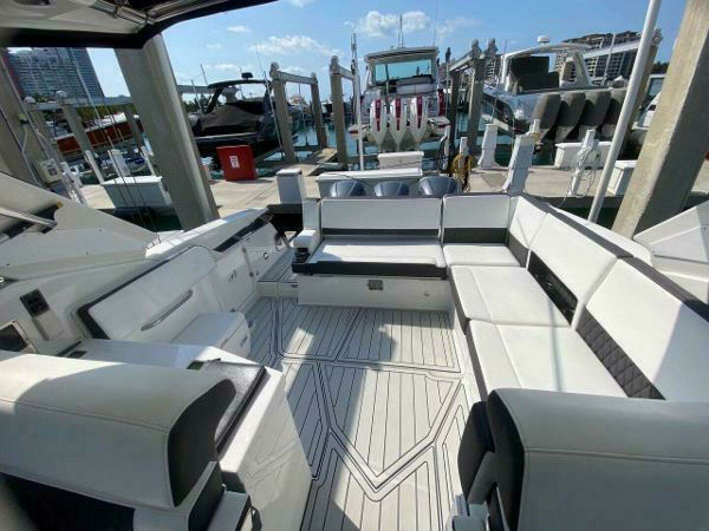 2018 Monterey 385 SE - Image 10