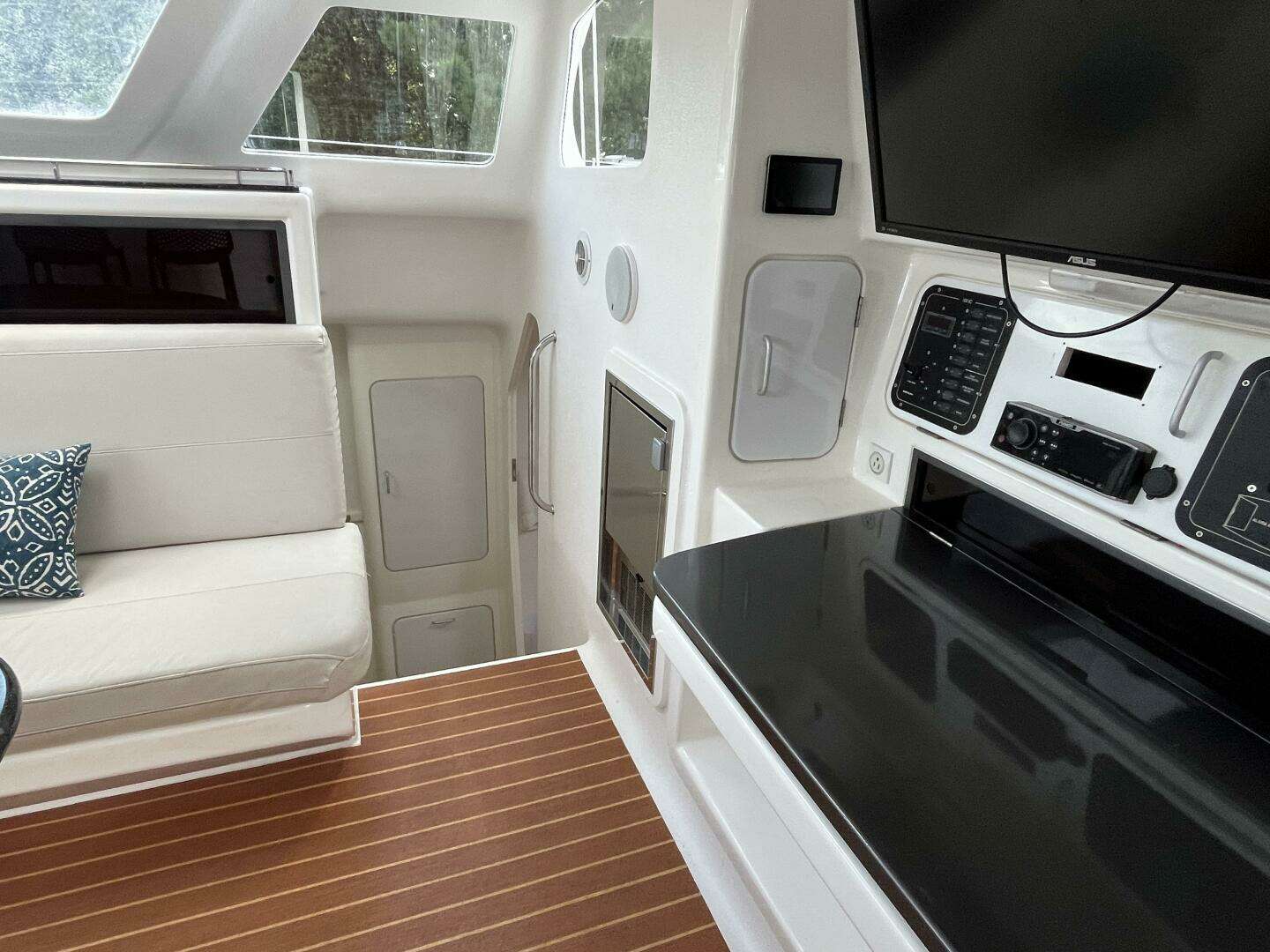 2013 Voyage Yachts 520 - Image 48