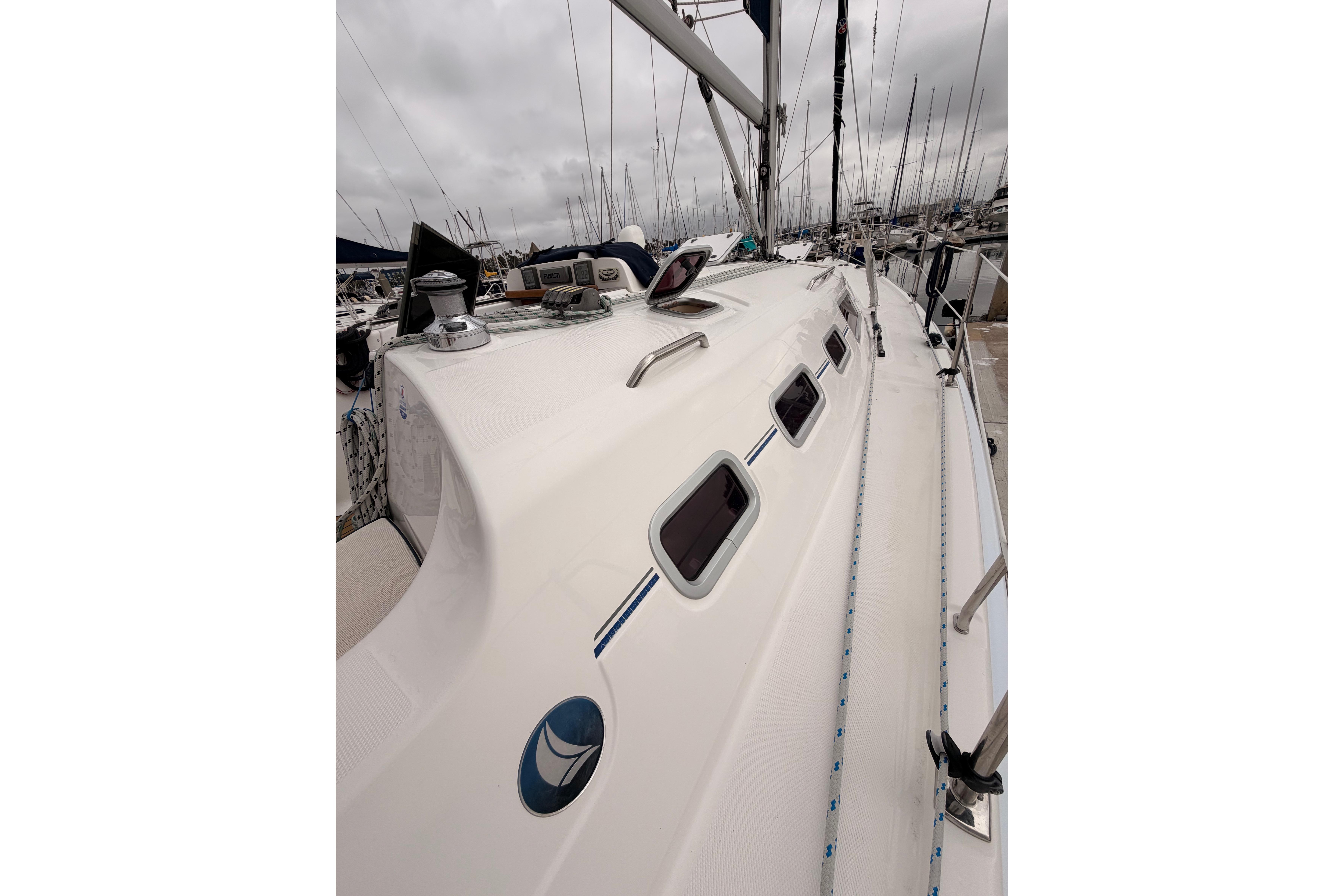 2009 Hunter 38 sailboat deck with winches and hatches in a marina.