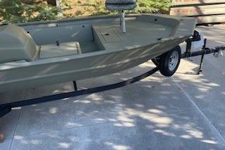 2026 Tracker Grizzly 1754 SC boat on trailer, parked outdoors.