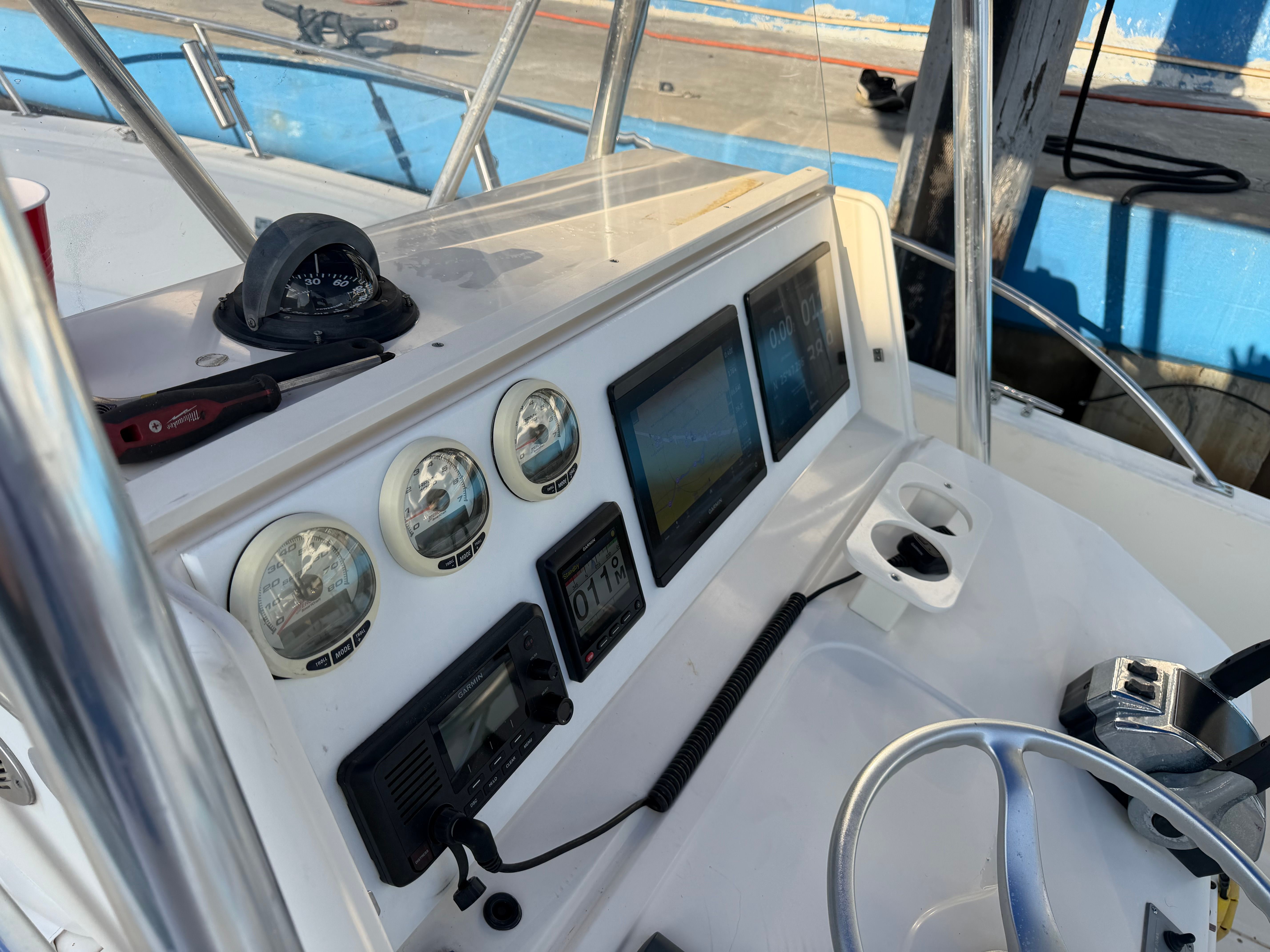 Helm console of a 2004 Pursuit 2870 boat.