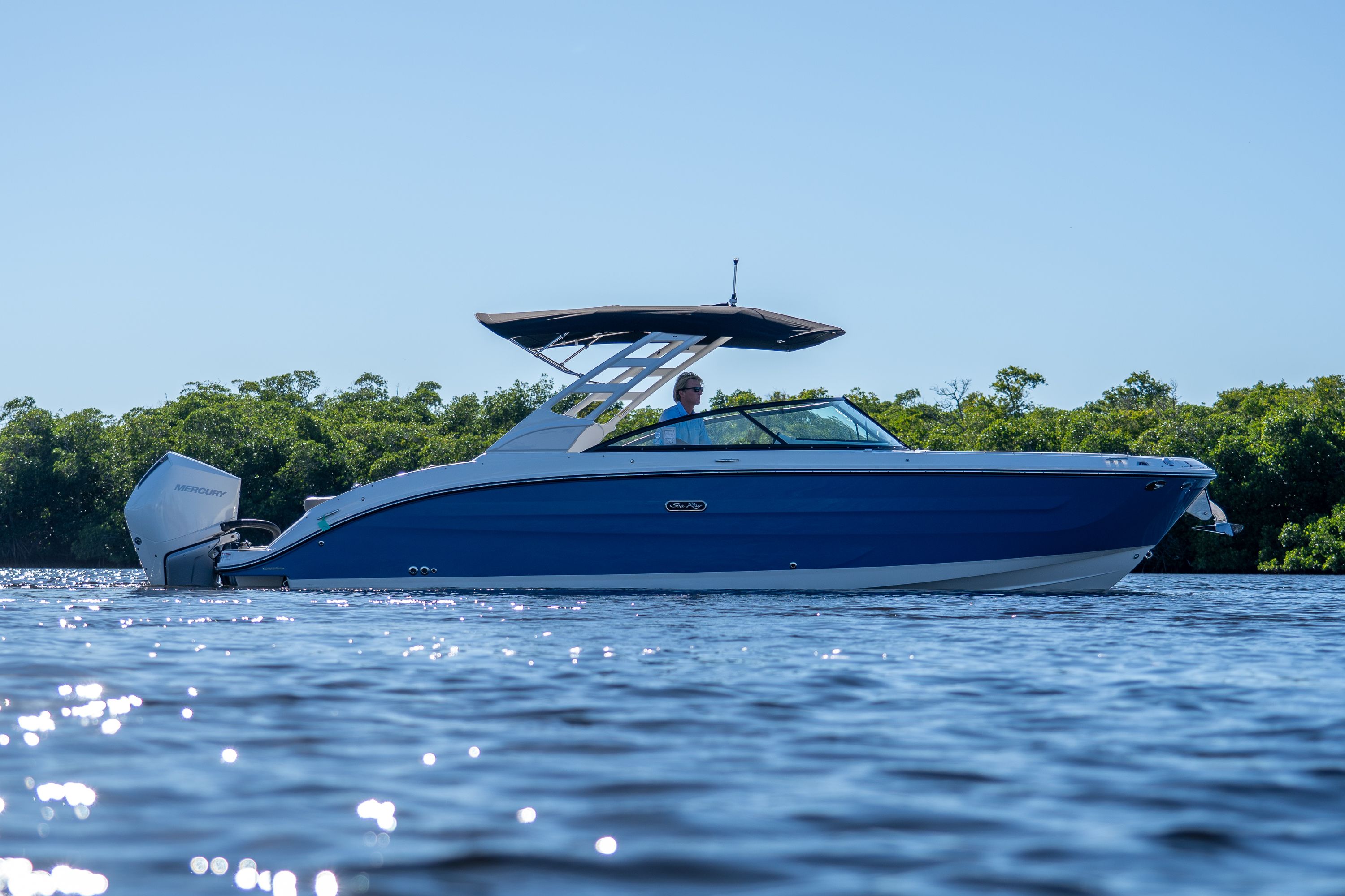 2026 Sea Ray SDX 270 Outboard