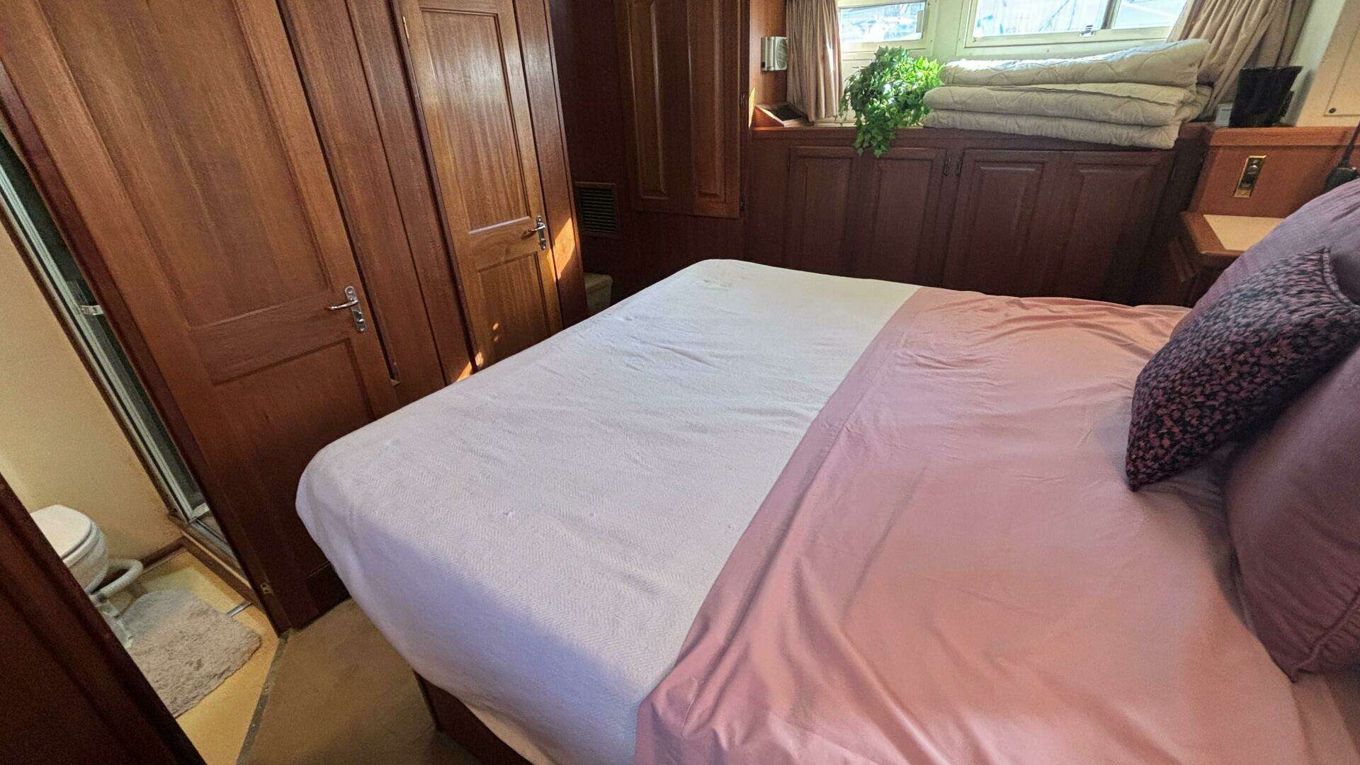 1988 Viking Motor Yacht - Image 24