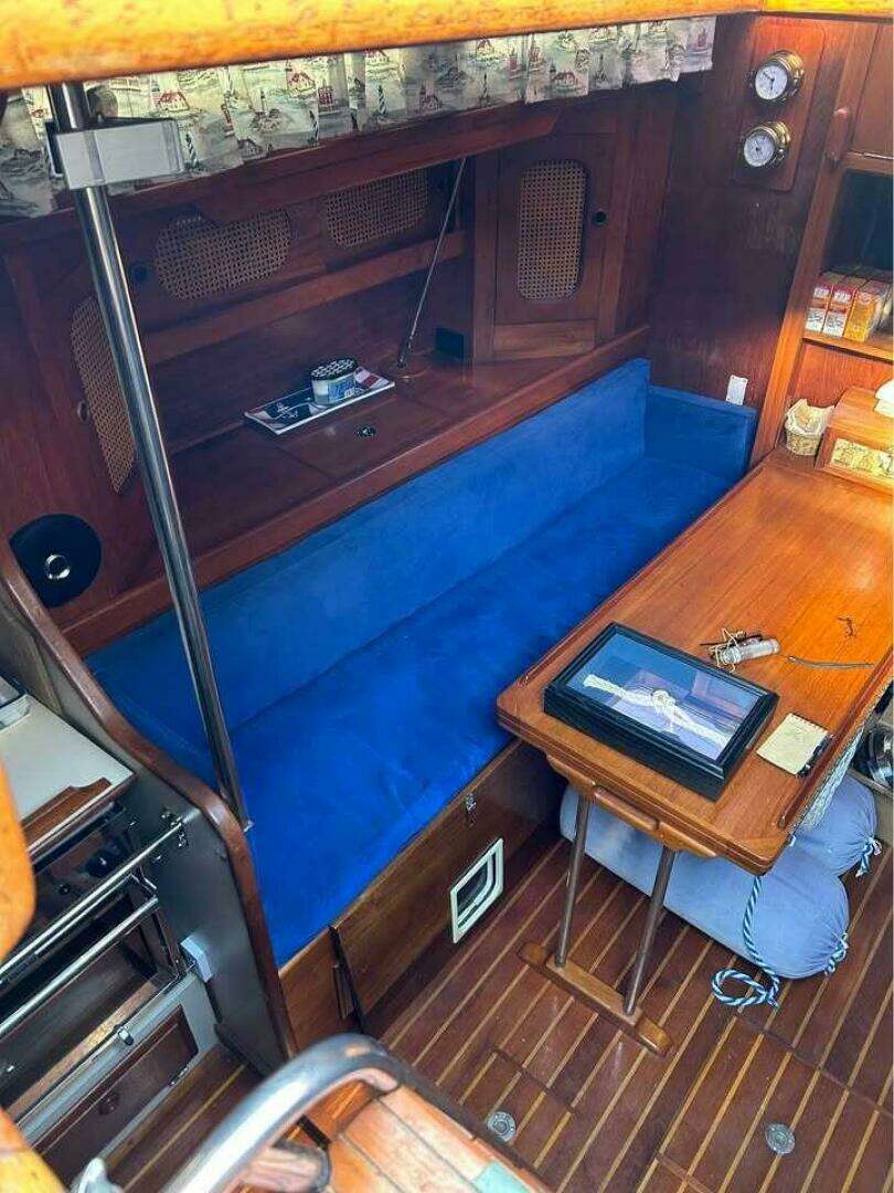 1986 Endeavour 42 CC - Image 18