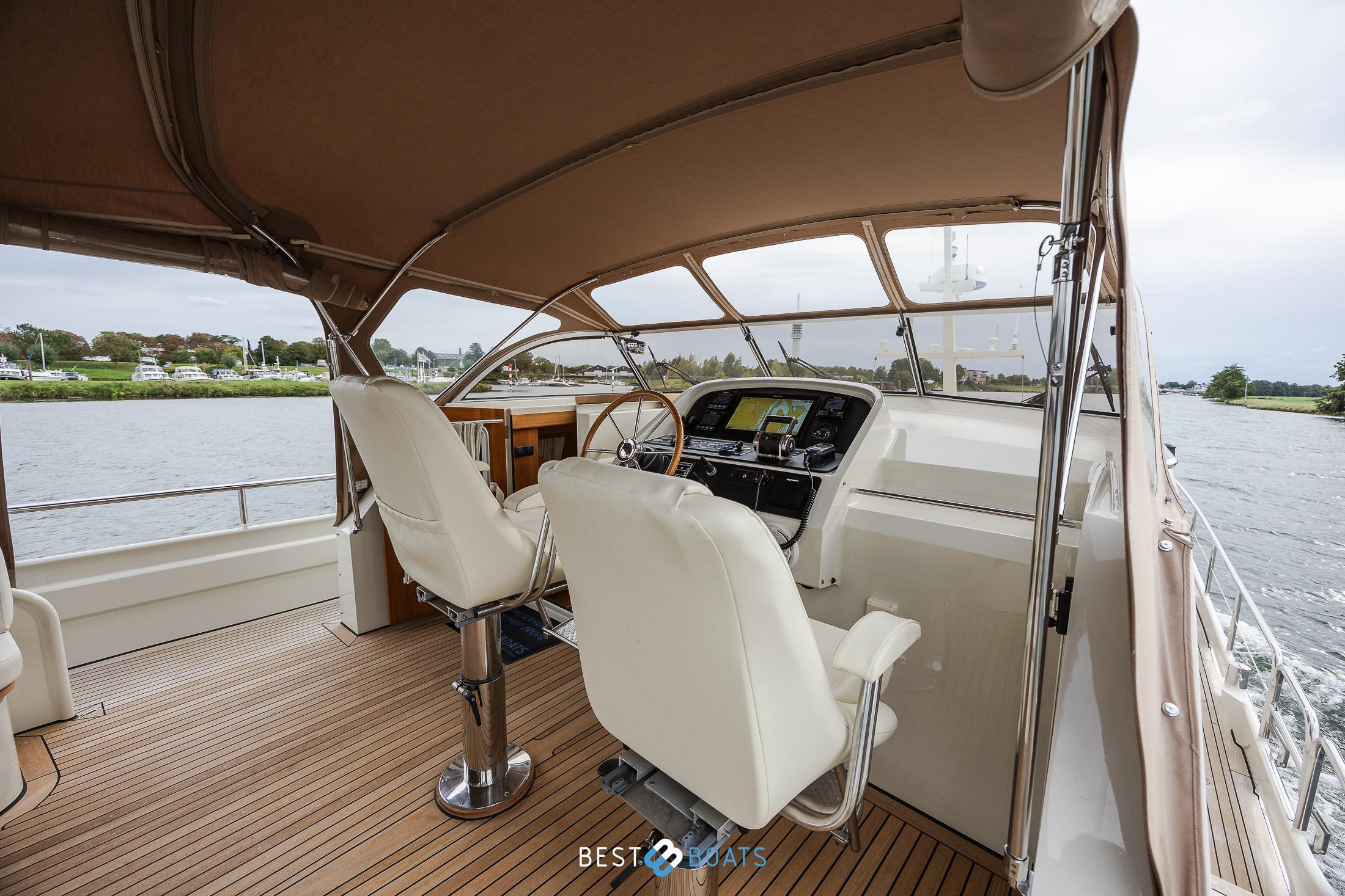 Linssen Grand Sturdy 470 AC Mark II Twin 2010 yacht interior with helm and seating.