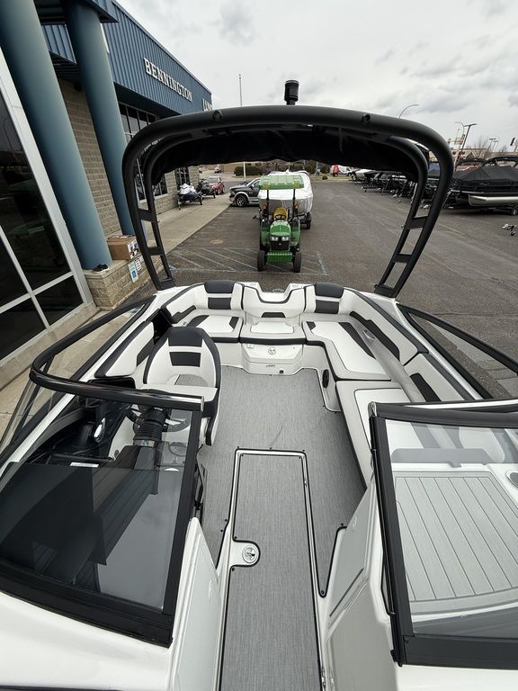 2025 Yamaha Boats AR195 - 9