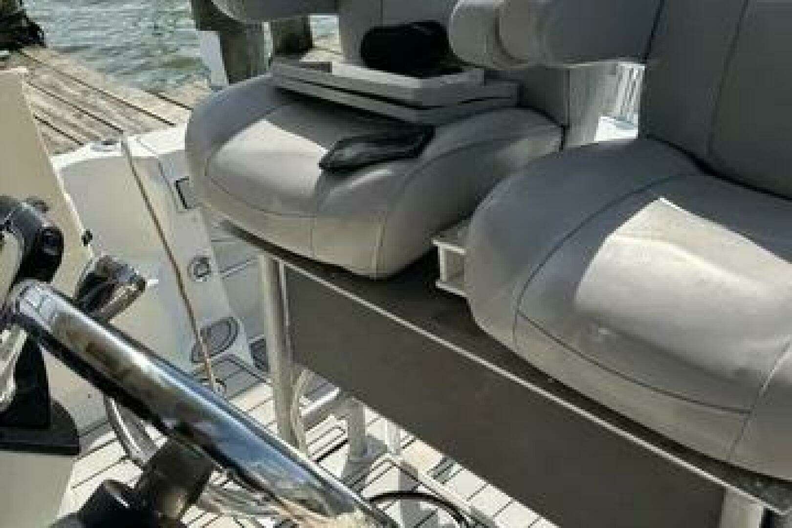 2005 Hydra-Sports 33VX - Image 5