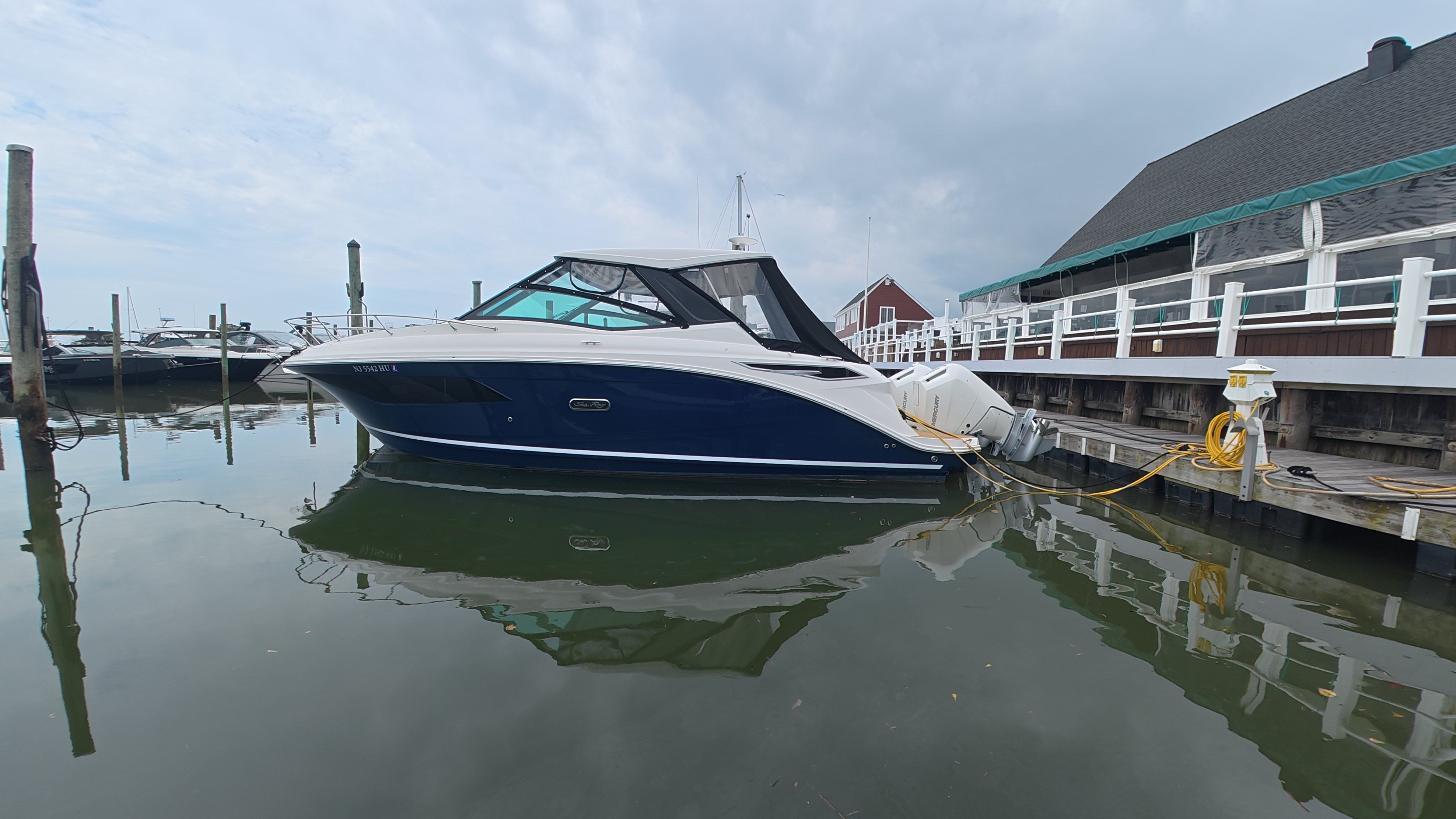 2025 Sea Ray Sundancer 320 Outboard