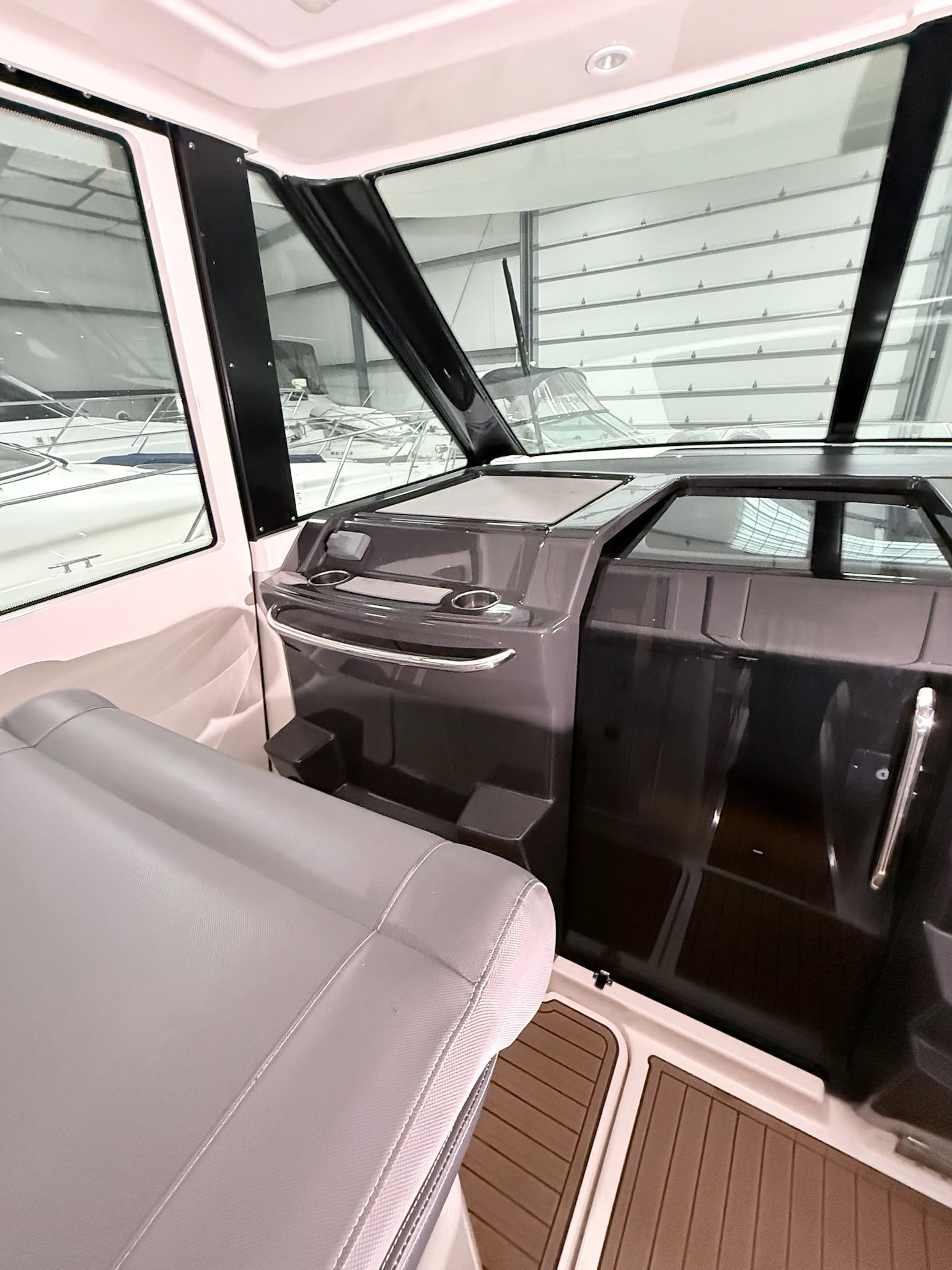 2017 Tiara Yachts Q44 - 16