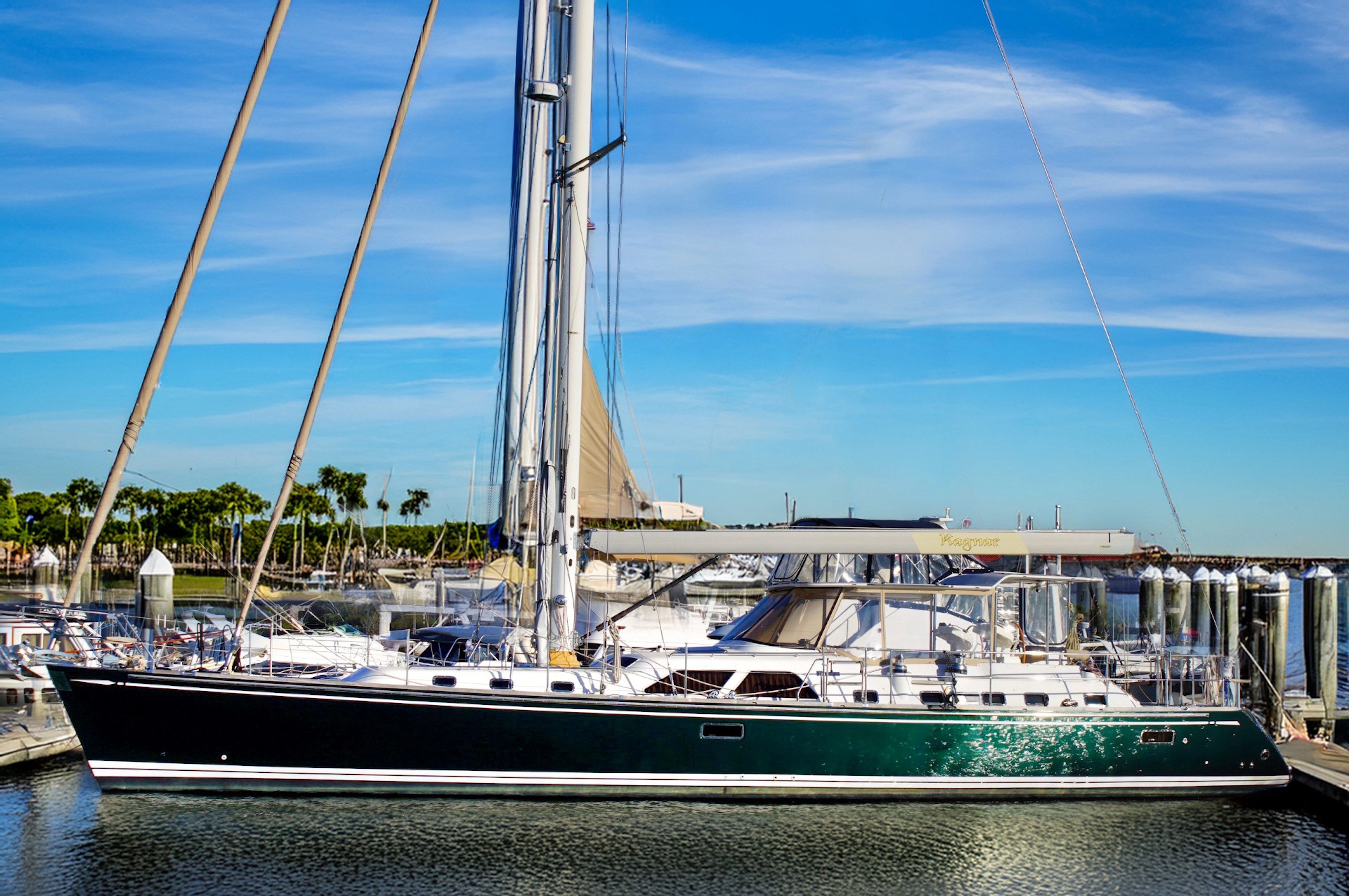2015 Hylas 70