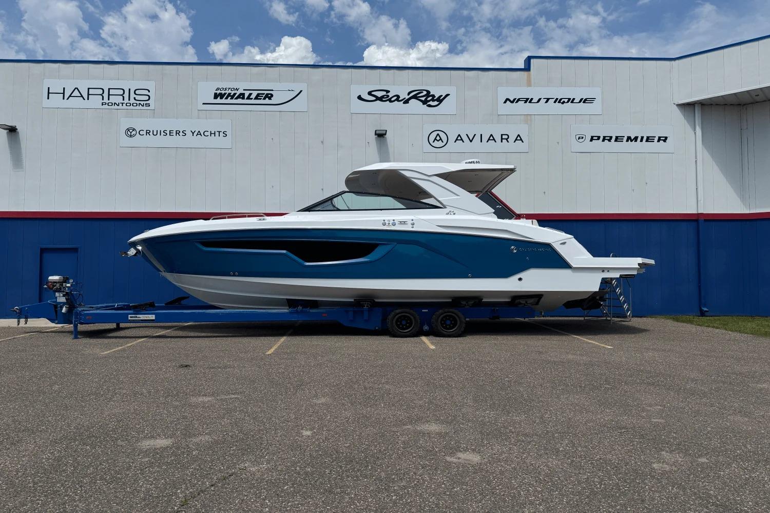 2026 Cruisers Yachts 34 GLS I/O
