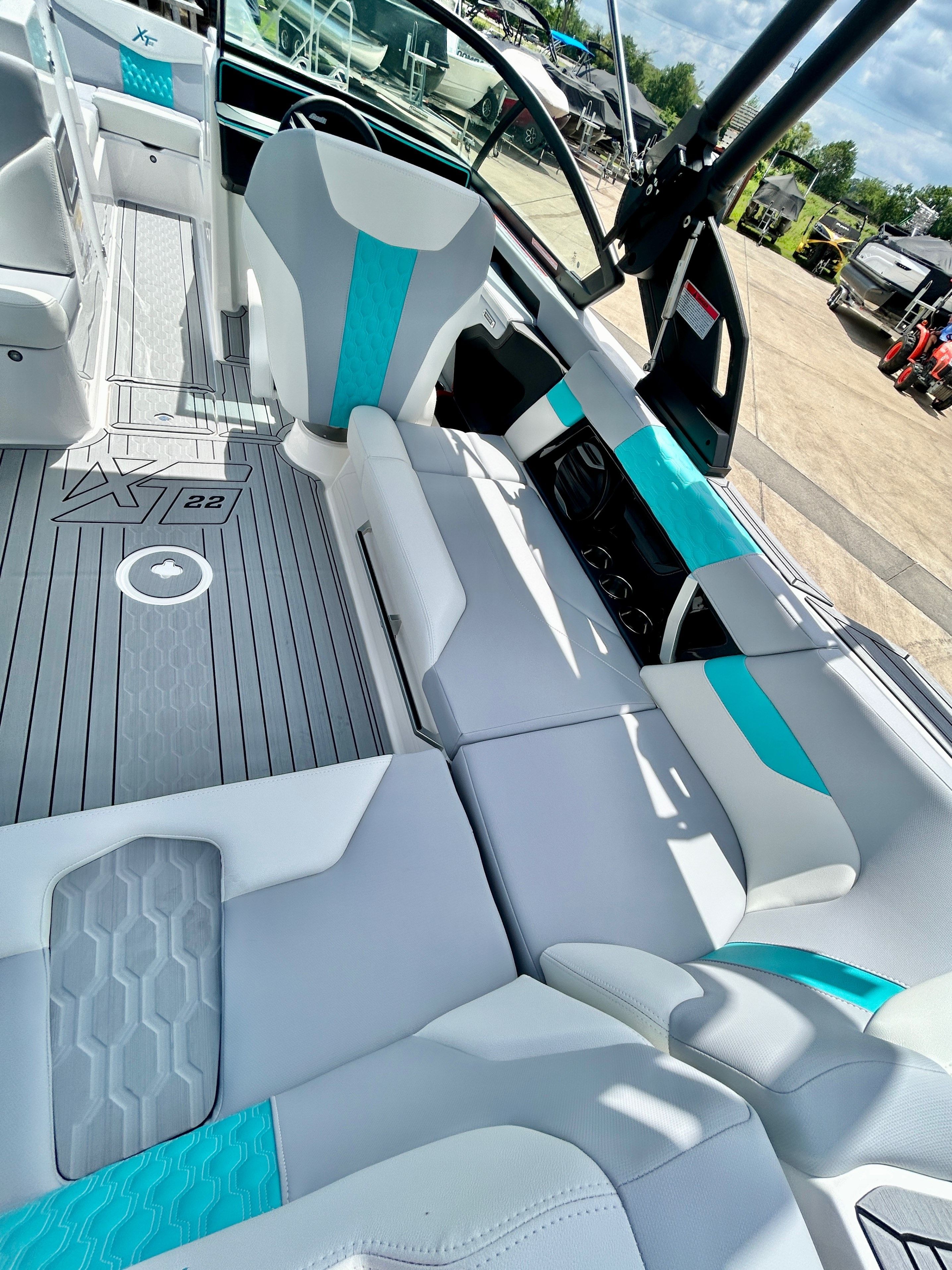 2026 MasterCraft XT22 - 42