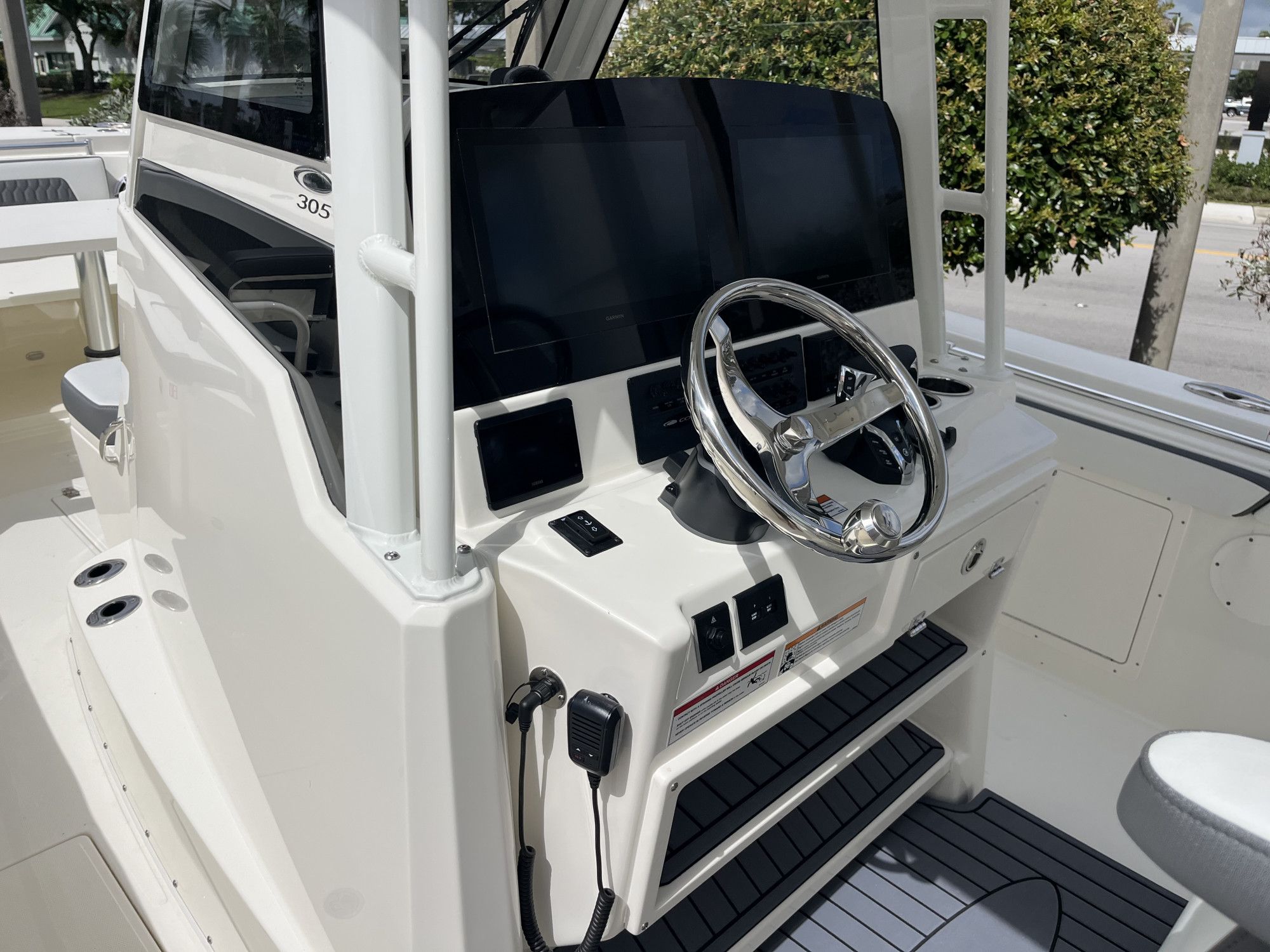 2026 Cobia 305 Center Console - 16