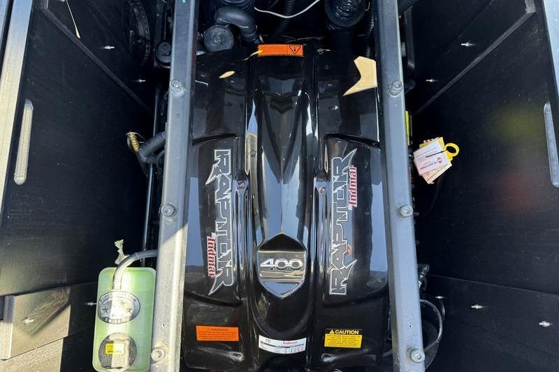 2022 Tigé Z3 boat engine, Raptor 400, detailed view.