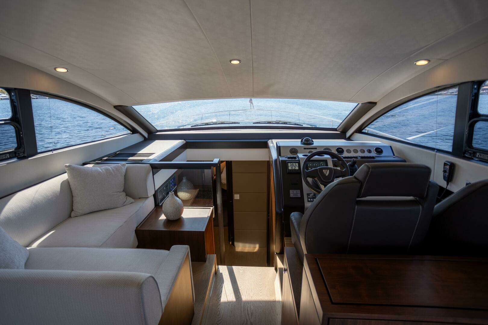 2025 Fairline Squadron 50 - Image 5