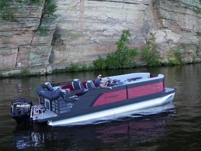 2025 Flagship Pontoons D20RF XT