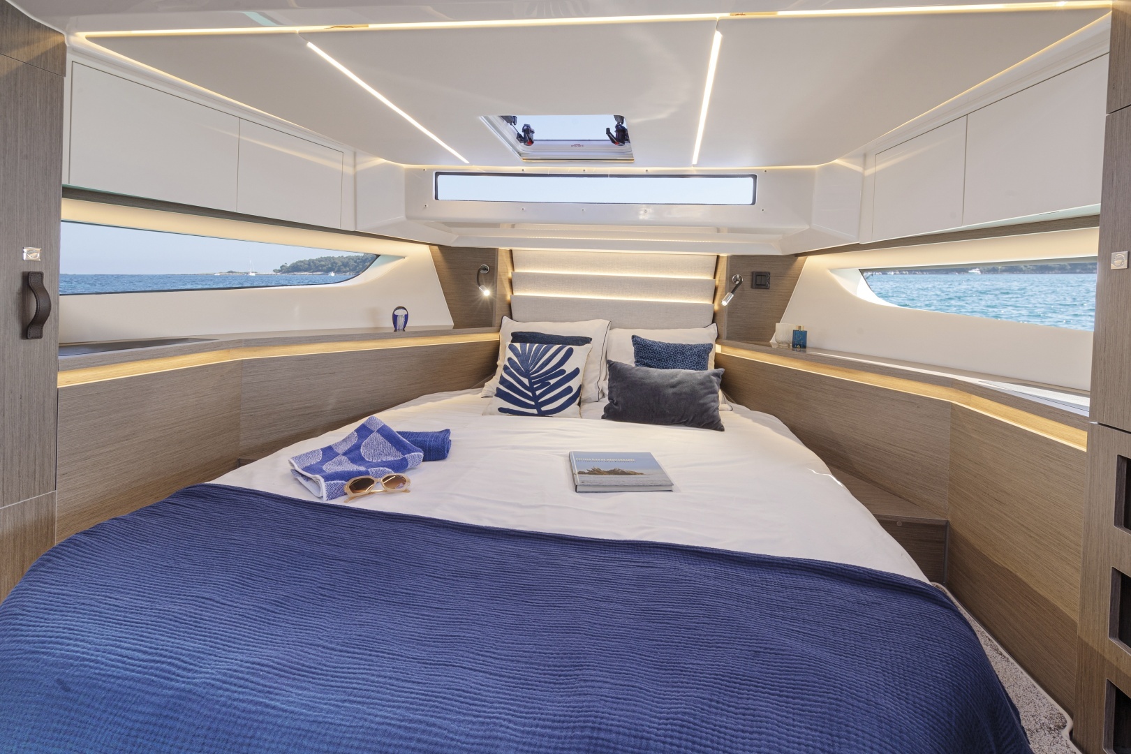 2027 Jeanneau 1295 Coupe - Image 9