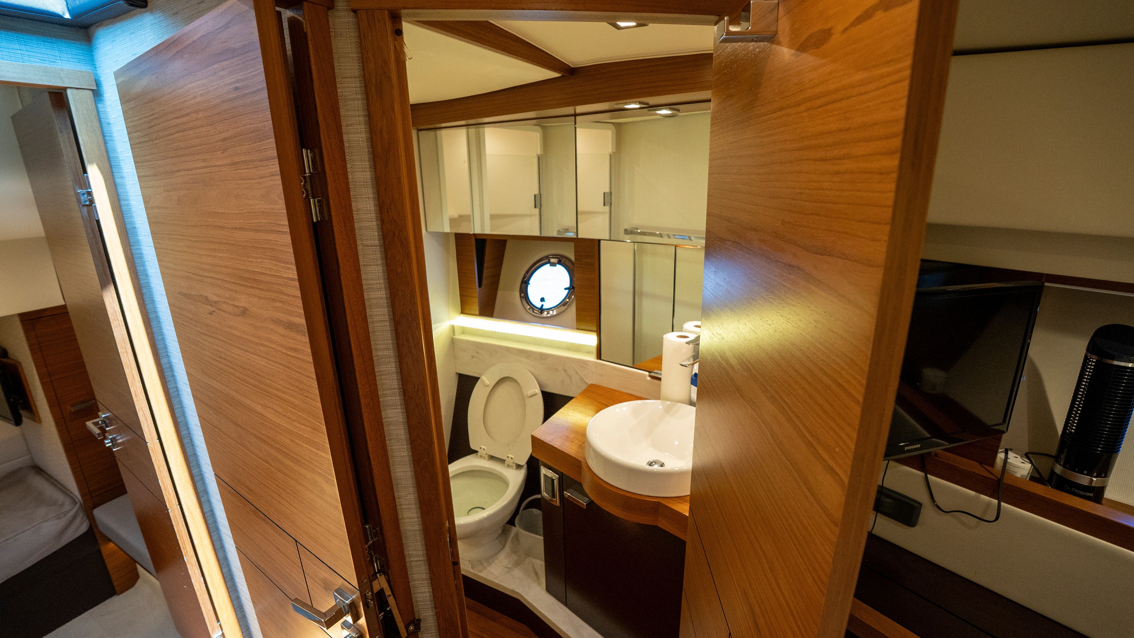 2018 Tiara Yachts 44 Coupe - 4