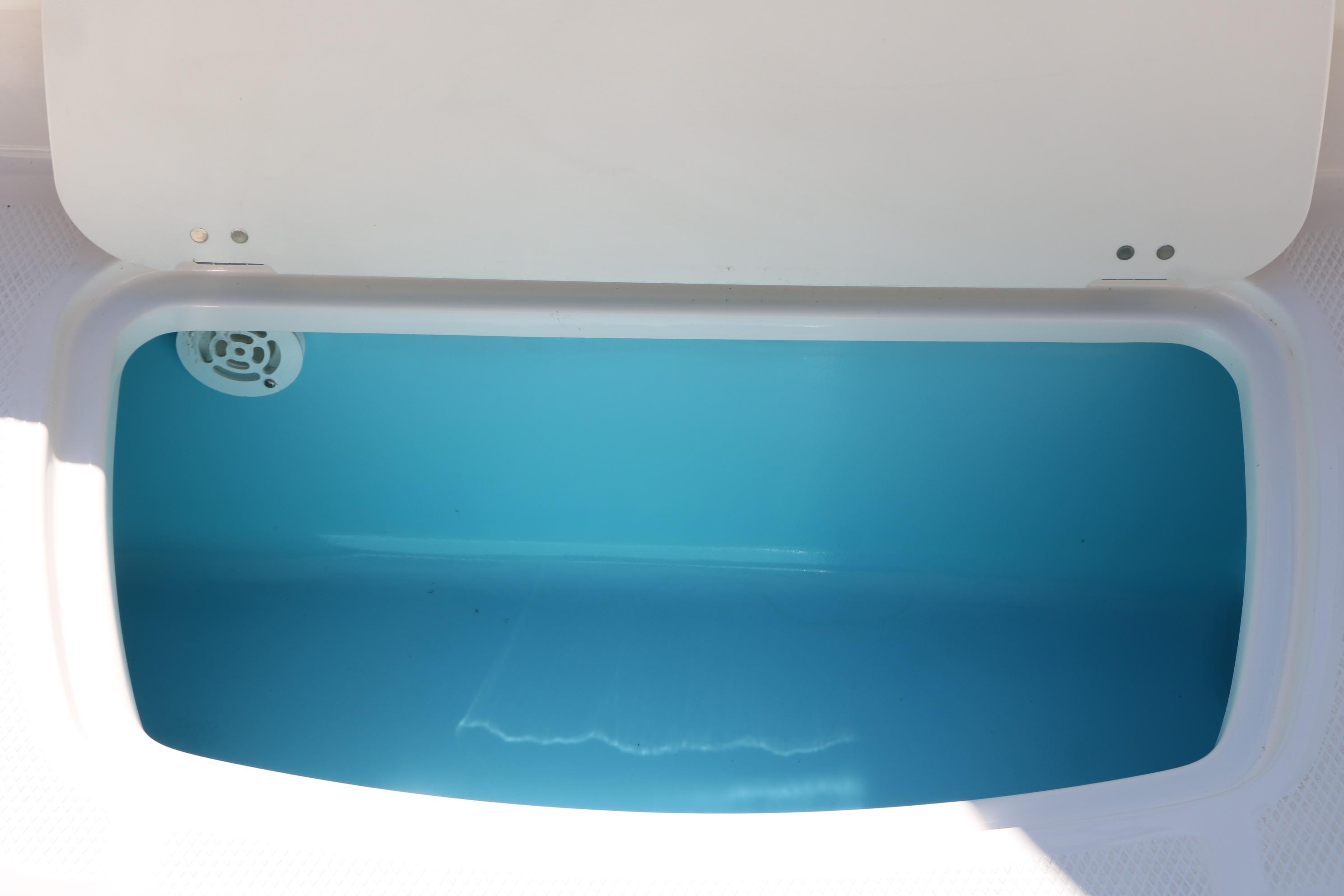 Livewell compartment in 2025 Chaparral 21 SSi Ski & Fish boat.