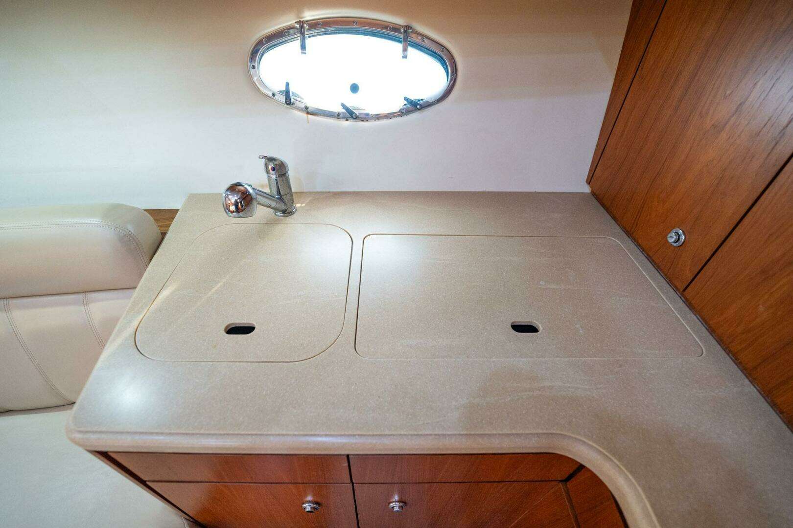 2004 Tiara Yachts 4200 Open - Image 17