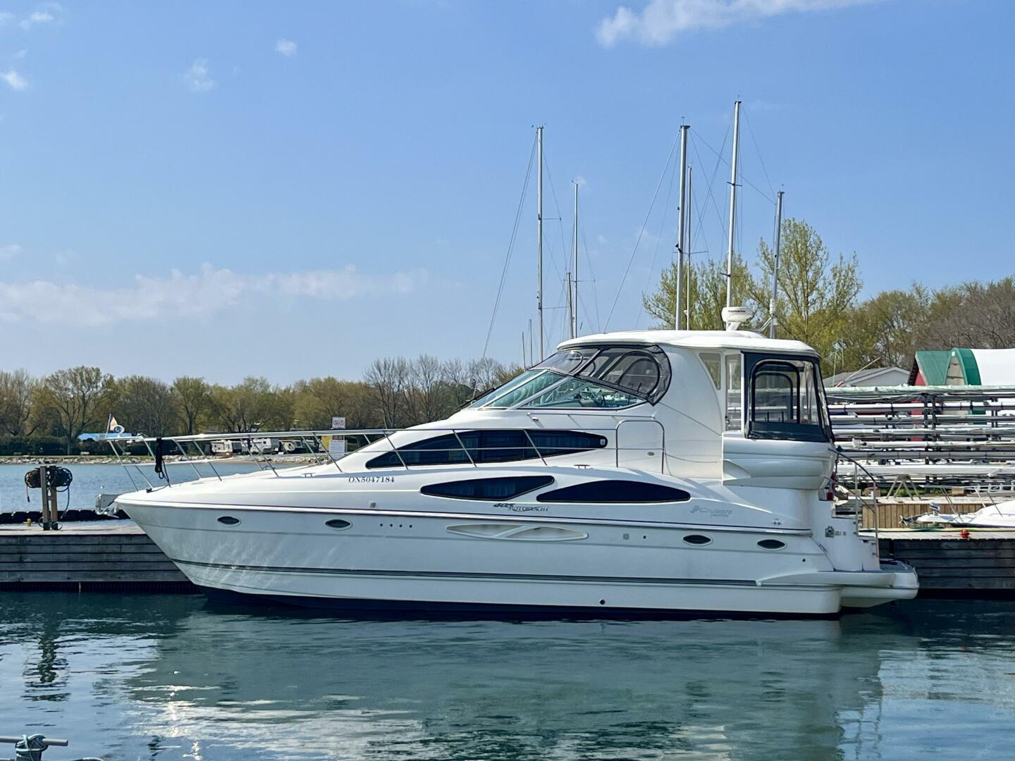 2005 Cruisers Yachts 405 Express Motoryacht