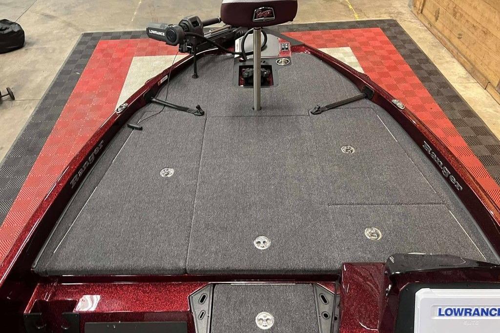 2026 Ranger Z185 boat deck with Lowrance equipment, featuring gray carpeting and red accents.