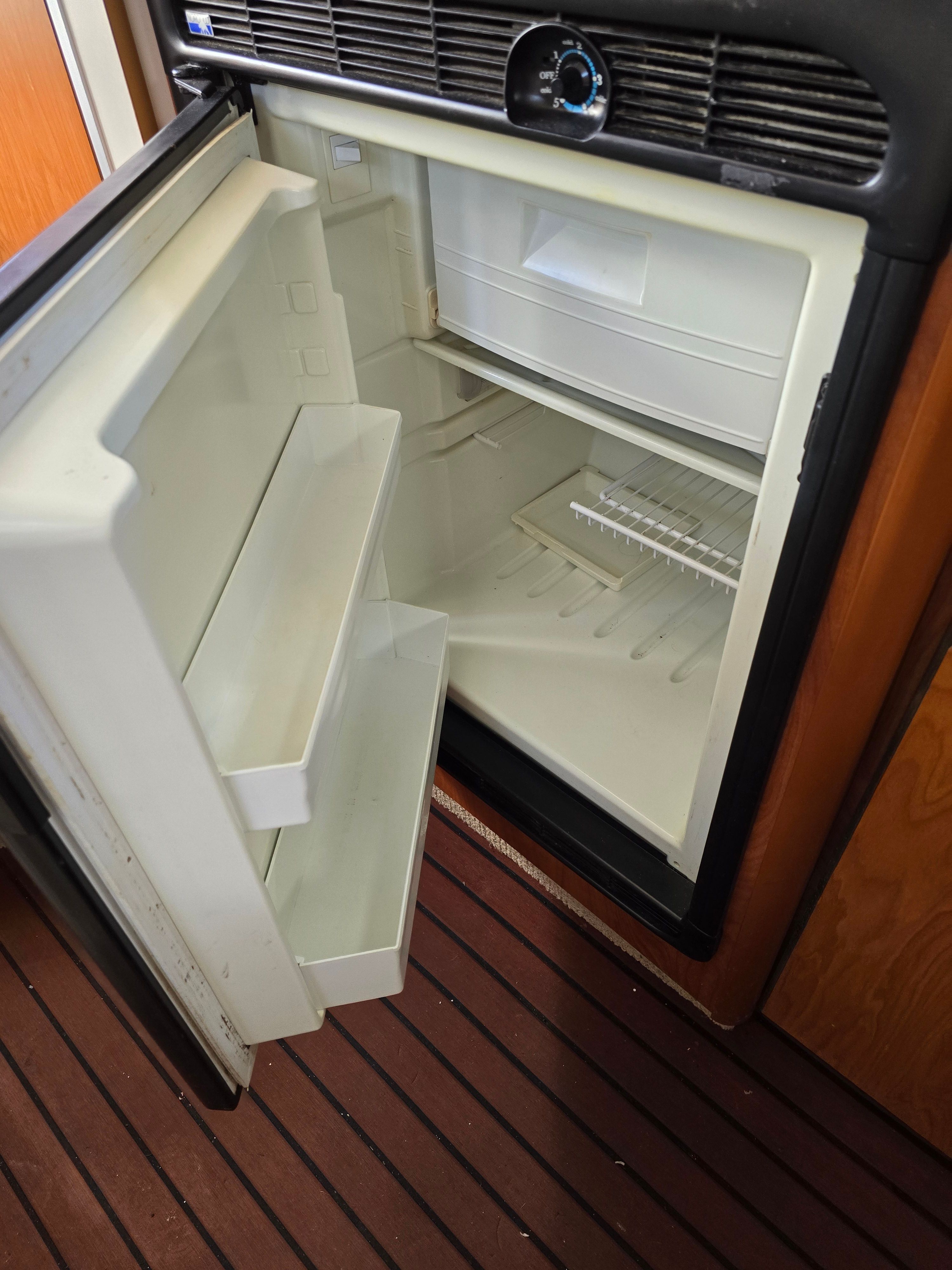 2004 Bayliner 305SB - 15
