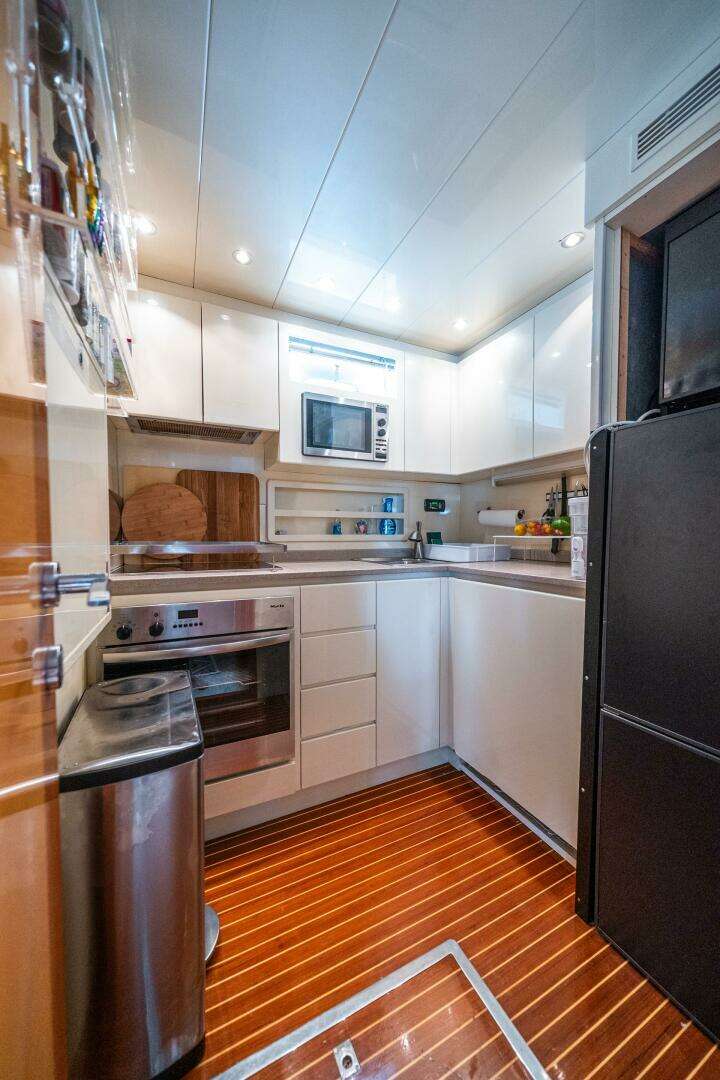 2001 Mangusta 80 - Image 44