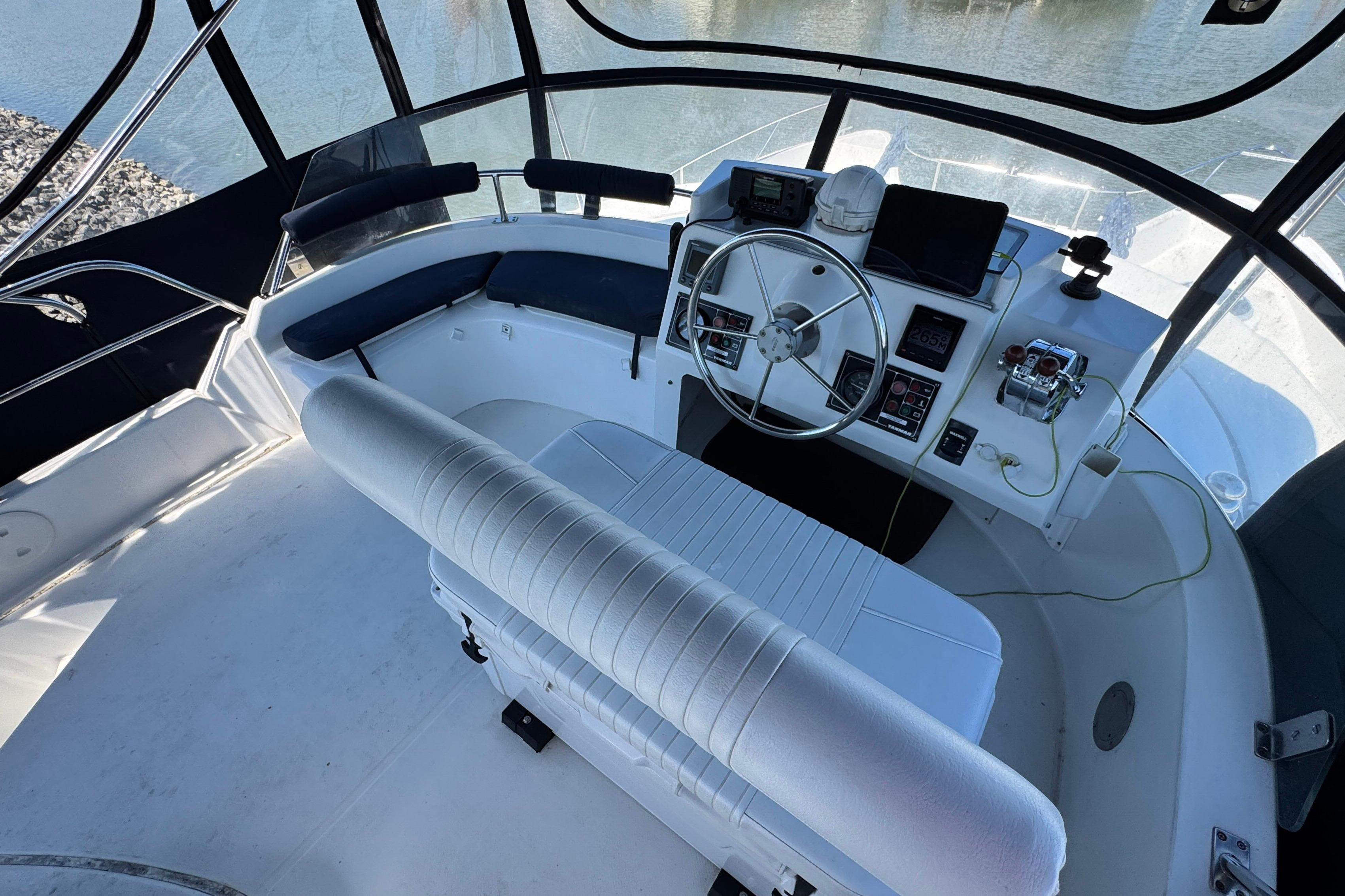 Flybridge Helm Seating