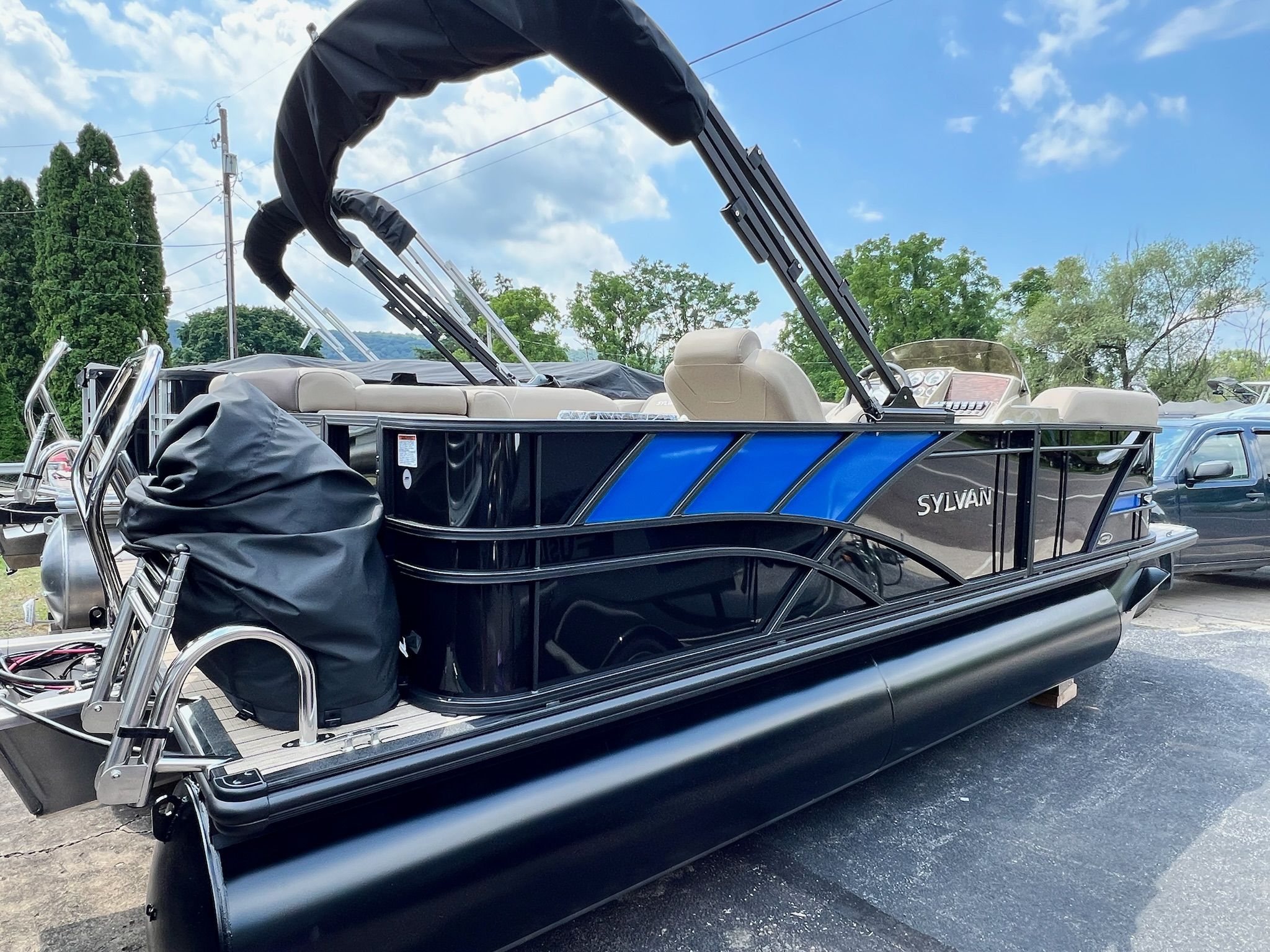 2026 Sylvan Mirage 8520 Cruise - 10