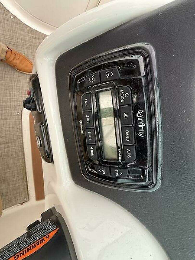 2019 NauticStar 243 DC - Image 12