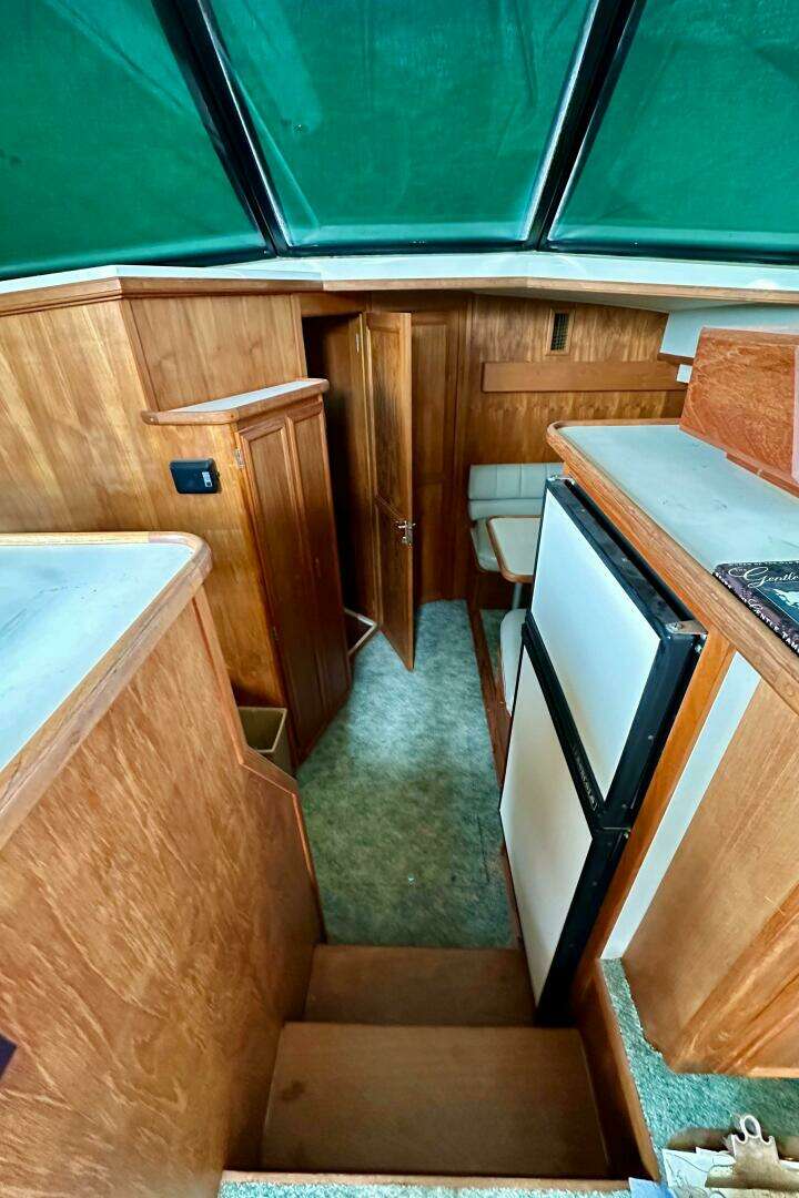 1991 Carver 3807 Aft Cabin - Image 24