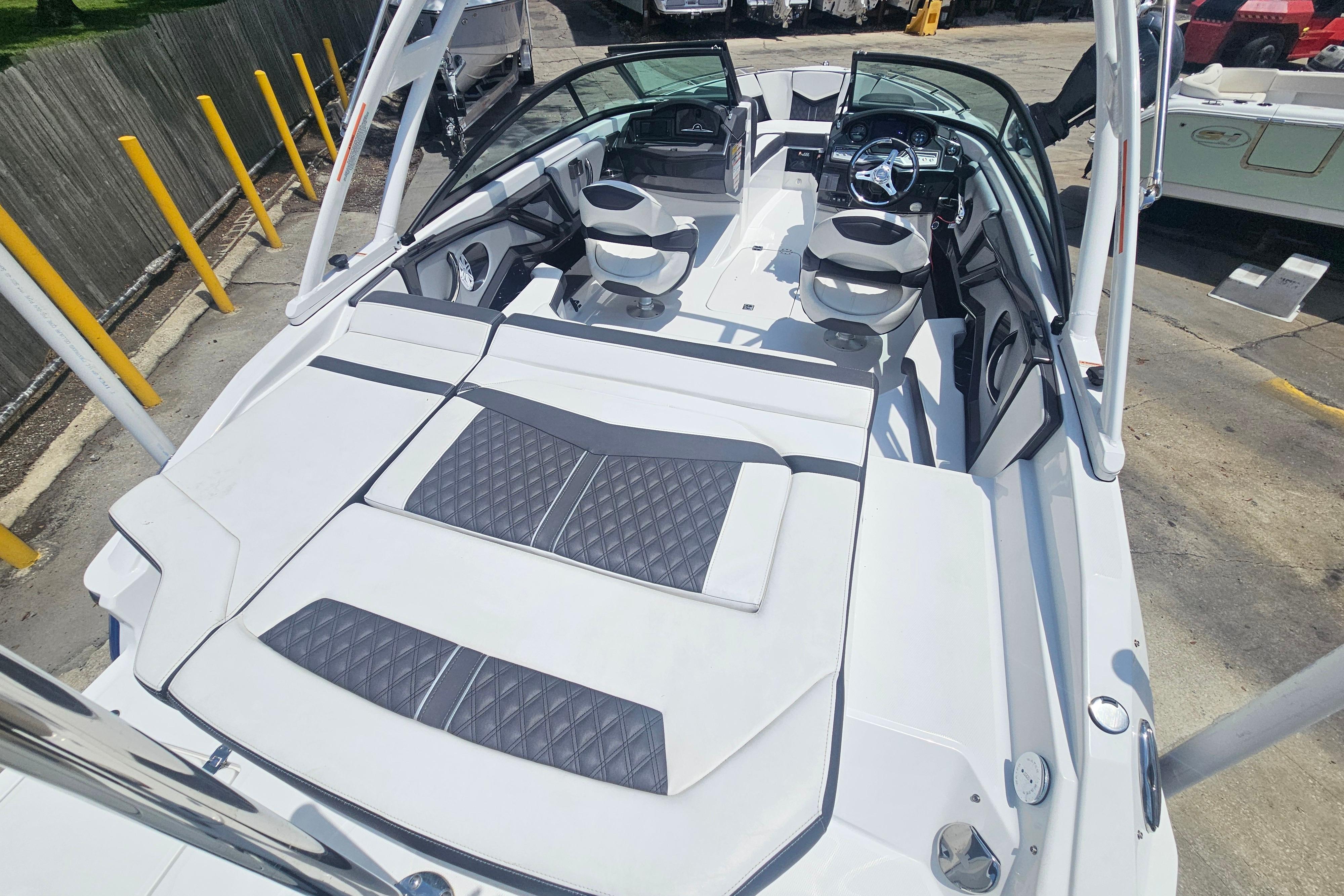2024 Monterey 215SS Super Sport boat interior with sleek seating and modern dashboard design.