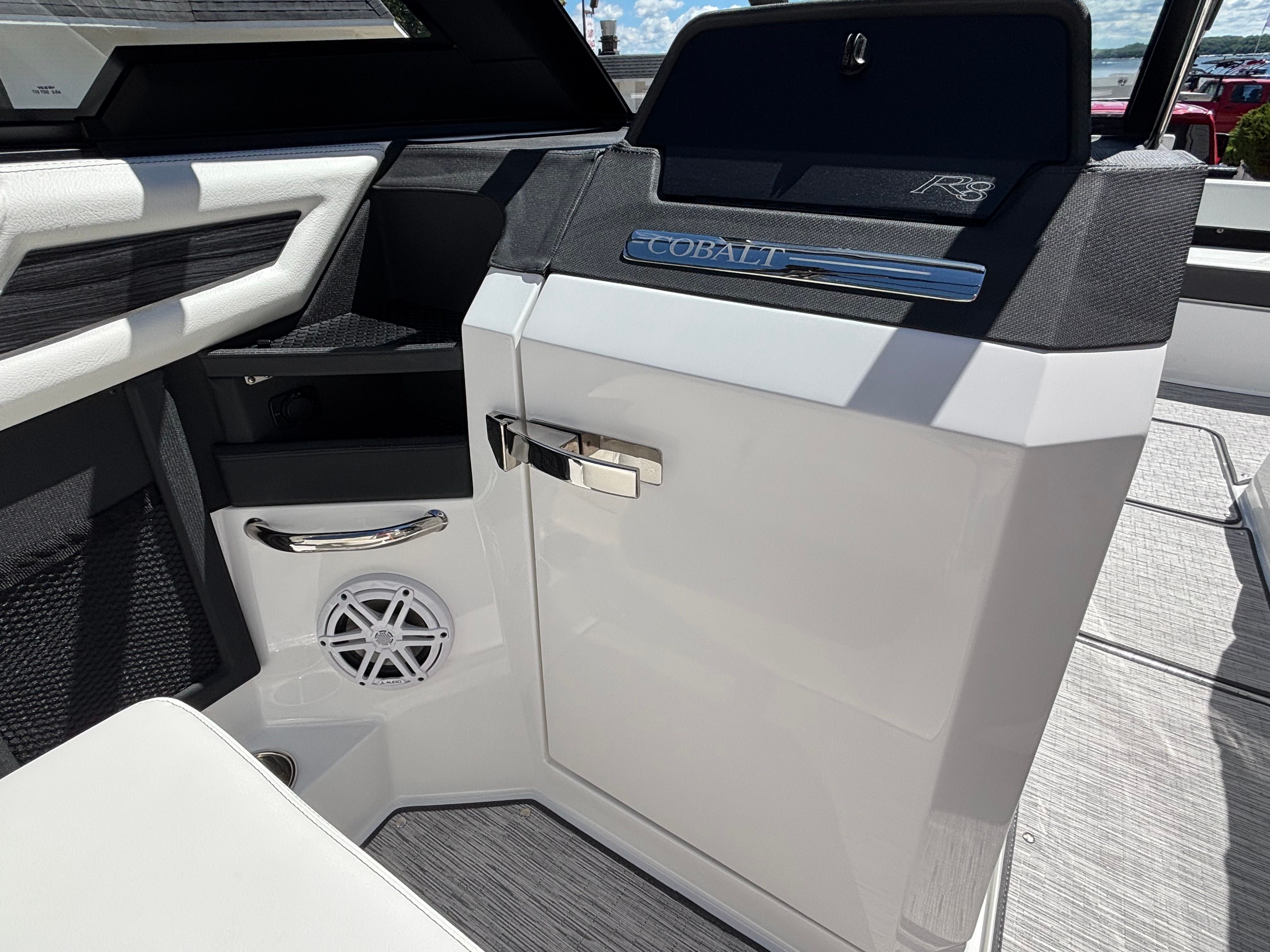 2026 Cobalt R8 Surf - 11