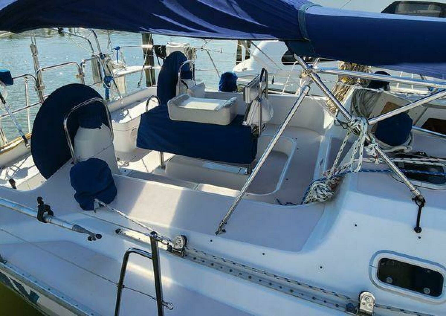 1995 Catalina 400 - Image 3