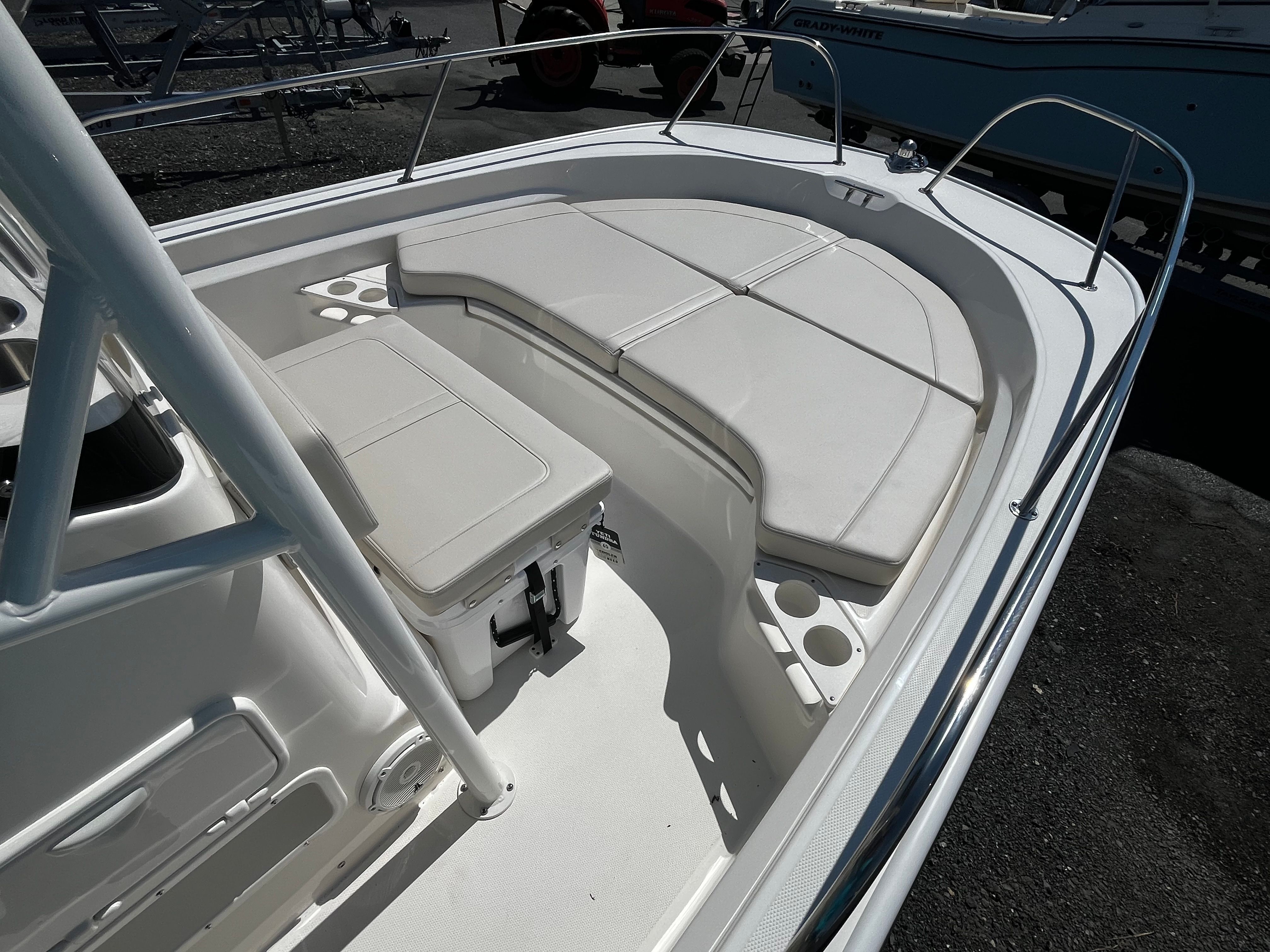 2026 BOSTON WHALER 190 MONTAUK - Image 12