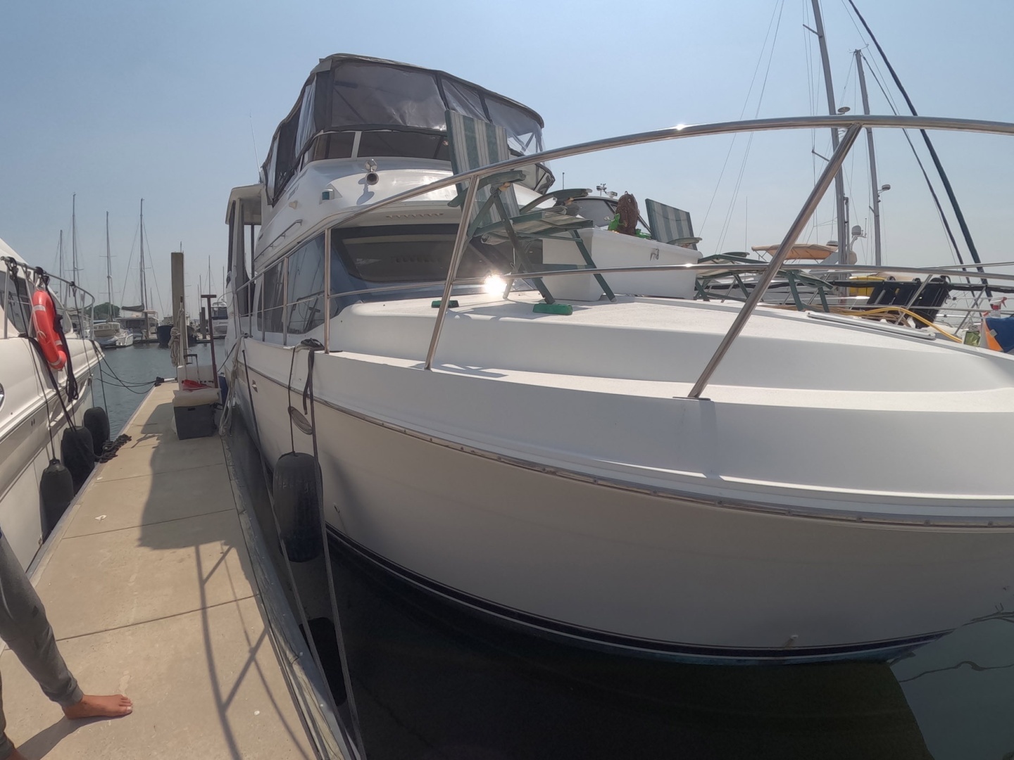 2000 Carver 406 Motor Yacht - Image 21