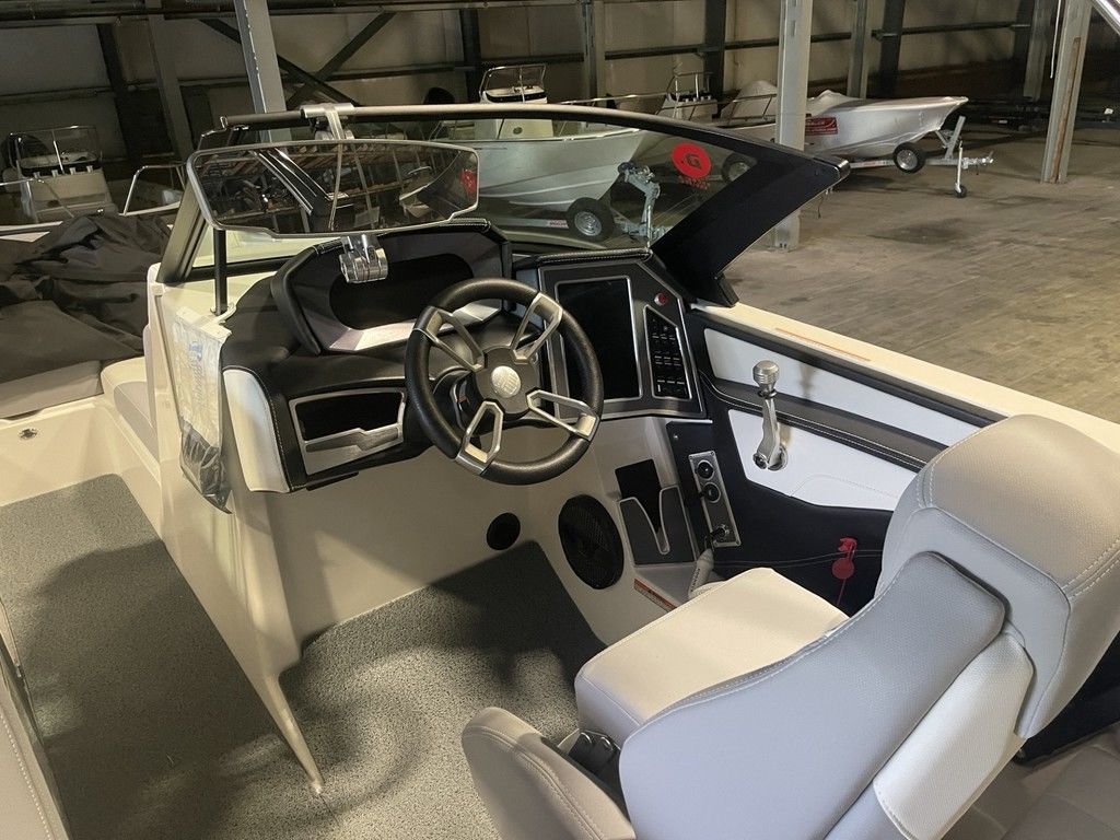 2023 MasterCraft XT22 - 8
