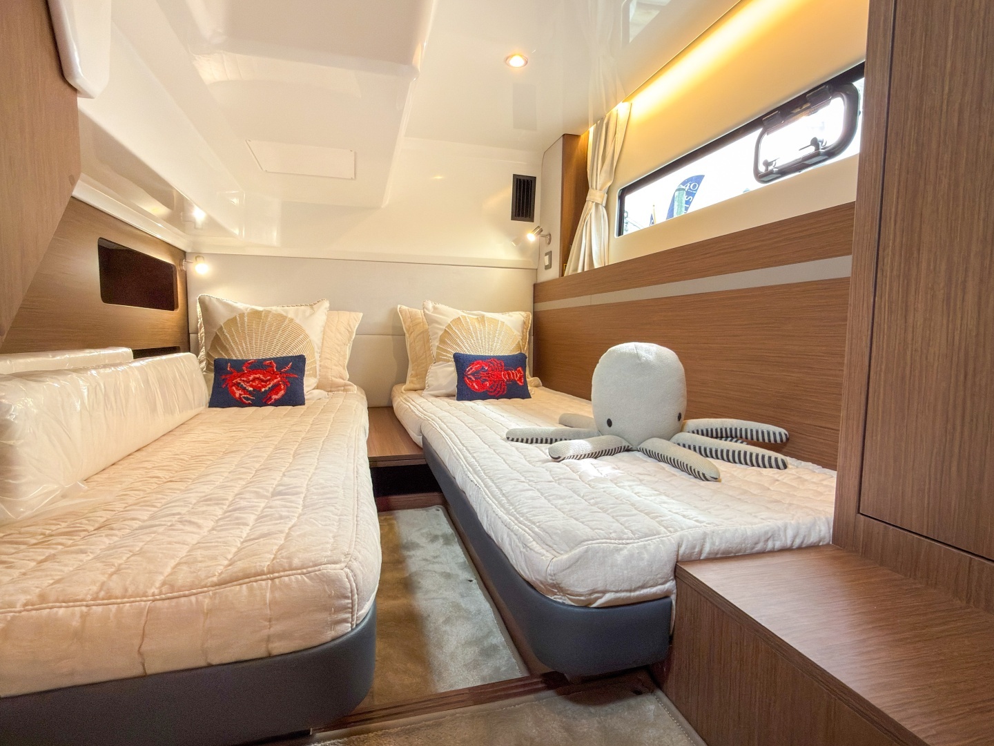 2026 Beneteau Antares 12 Coupe - Image 13