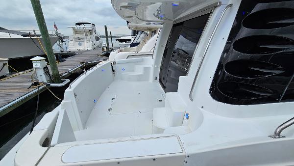 2000 Carver 450 Voyager Pilothouse yacht docked, featuring spacious deck and sleek design.