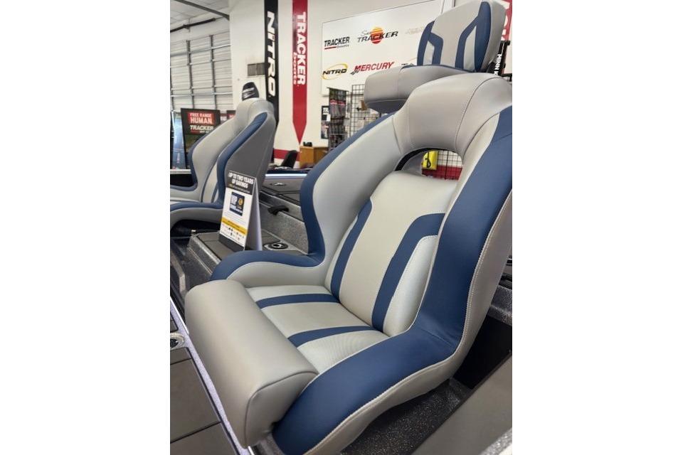 2026 Nitro Z19 XL boat seats in showroom, featuring blue and gray design.