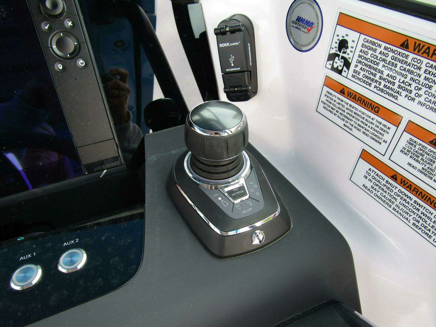 2024 Axopar 37 Sun Top - Image 22