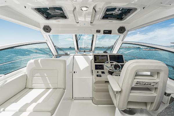 2020 Boston Whaler 345 Conquest - 25