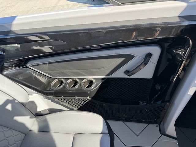 2026 Yamaha Boats 255XD - 40