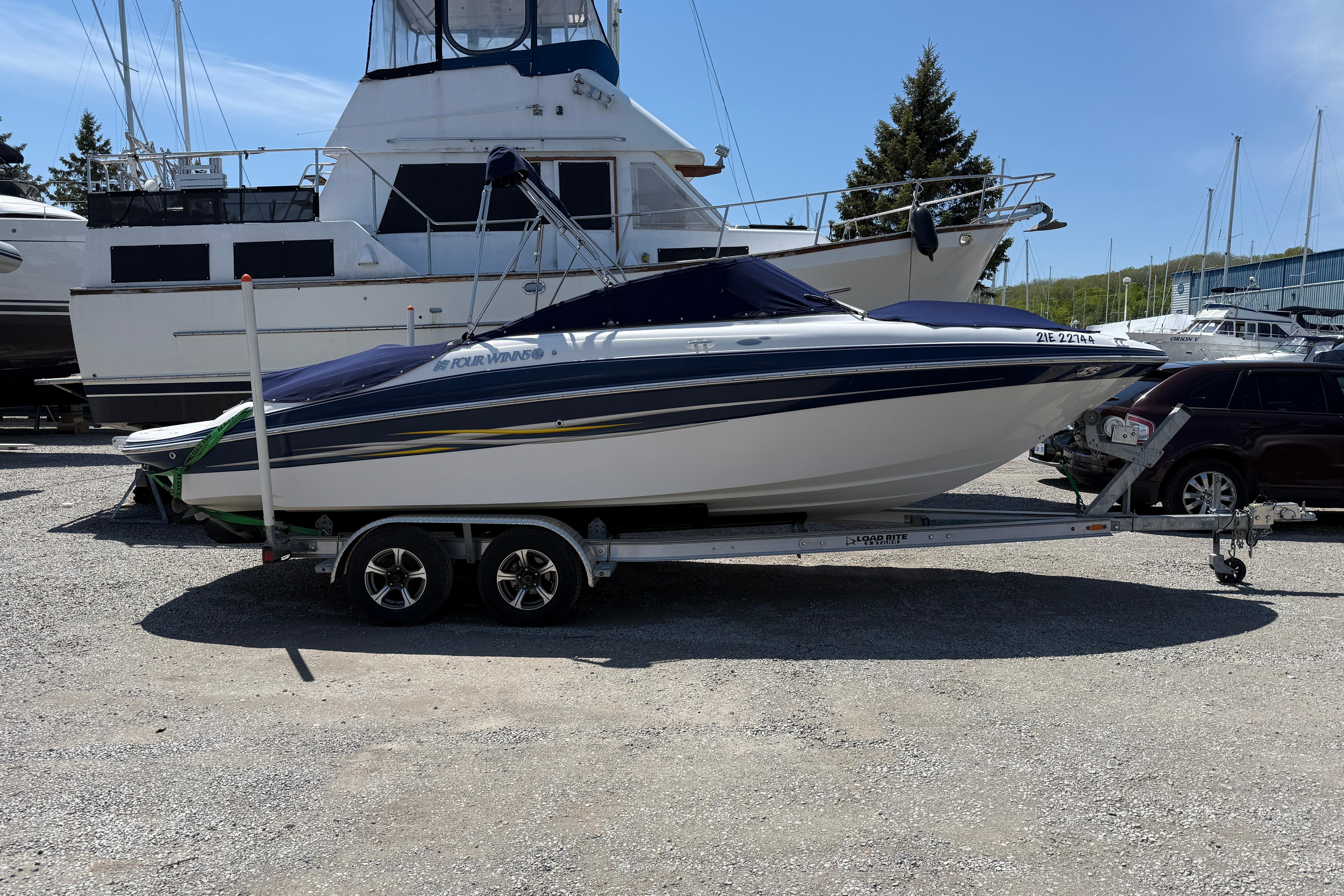 2005 Four Winns 230 Horizon