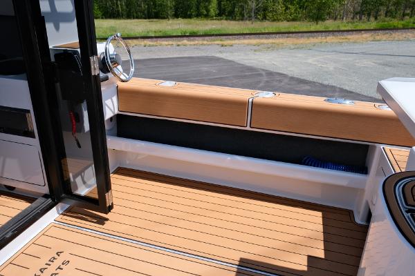Makaira Gen3 800 boat deck, 2023 model, featuring sleek wood finish and modern design.