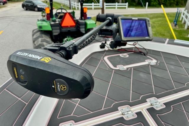 Minn Kota trolling motor on 2015 Robalo 226 Cayman boat with GPS system.