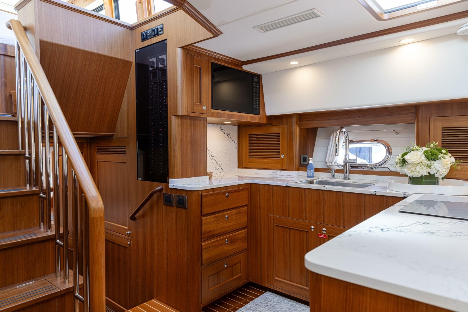 2027 Hunt Yachts 63 Express - Image 4
