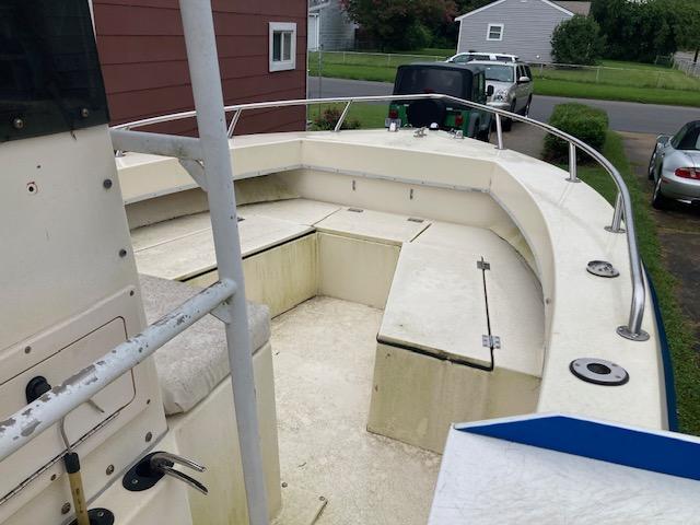 1995 KenCraft Challenger 190 boat with spacious seating and storage, parked in a residential driveway.