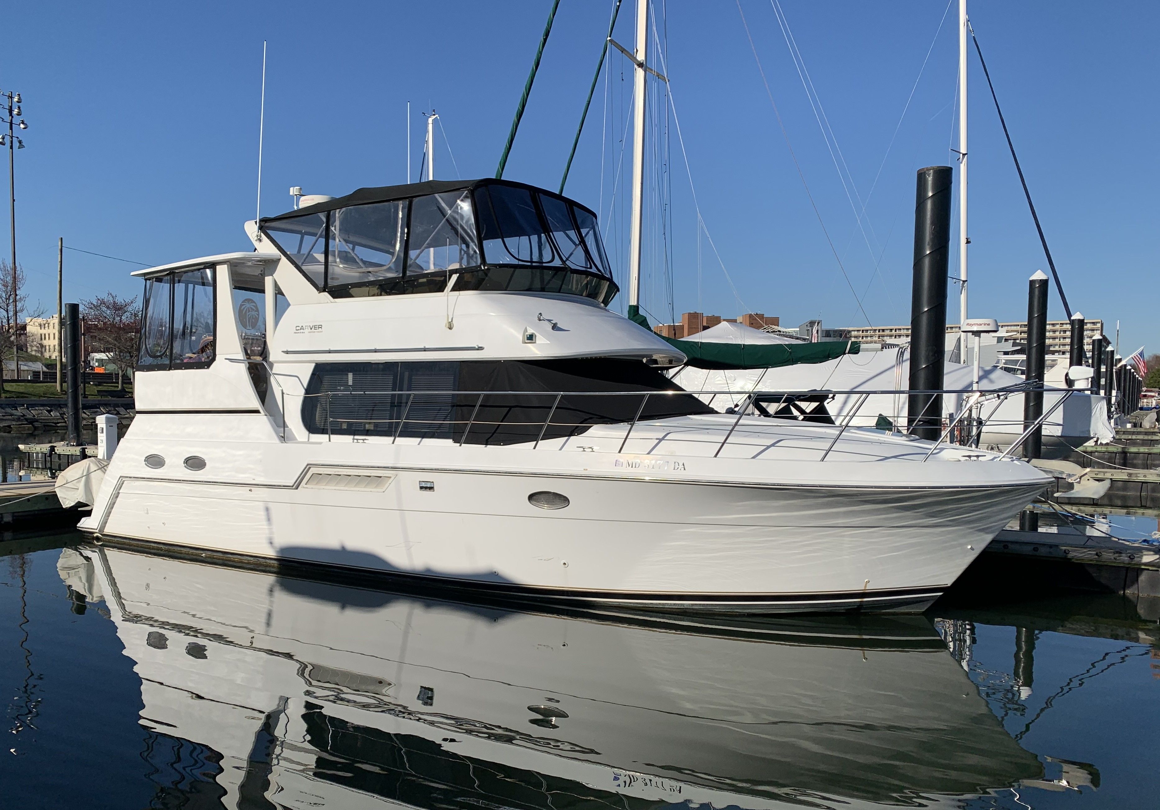 2001 Carver 406 Motor Yacht
